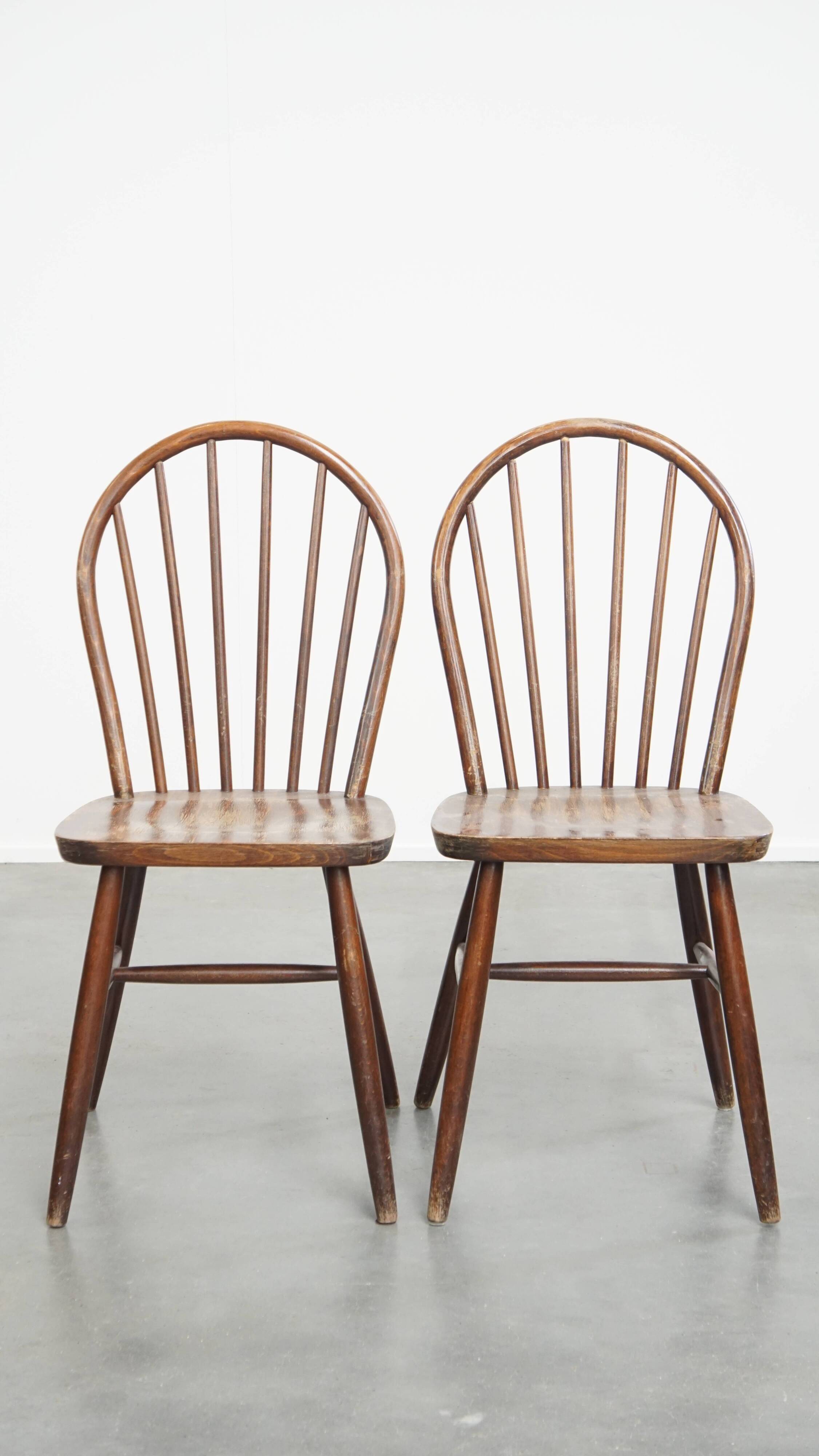 Ensemble de 8 chaises Windsor vintage en bois à dossier fuseau des années 1970