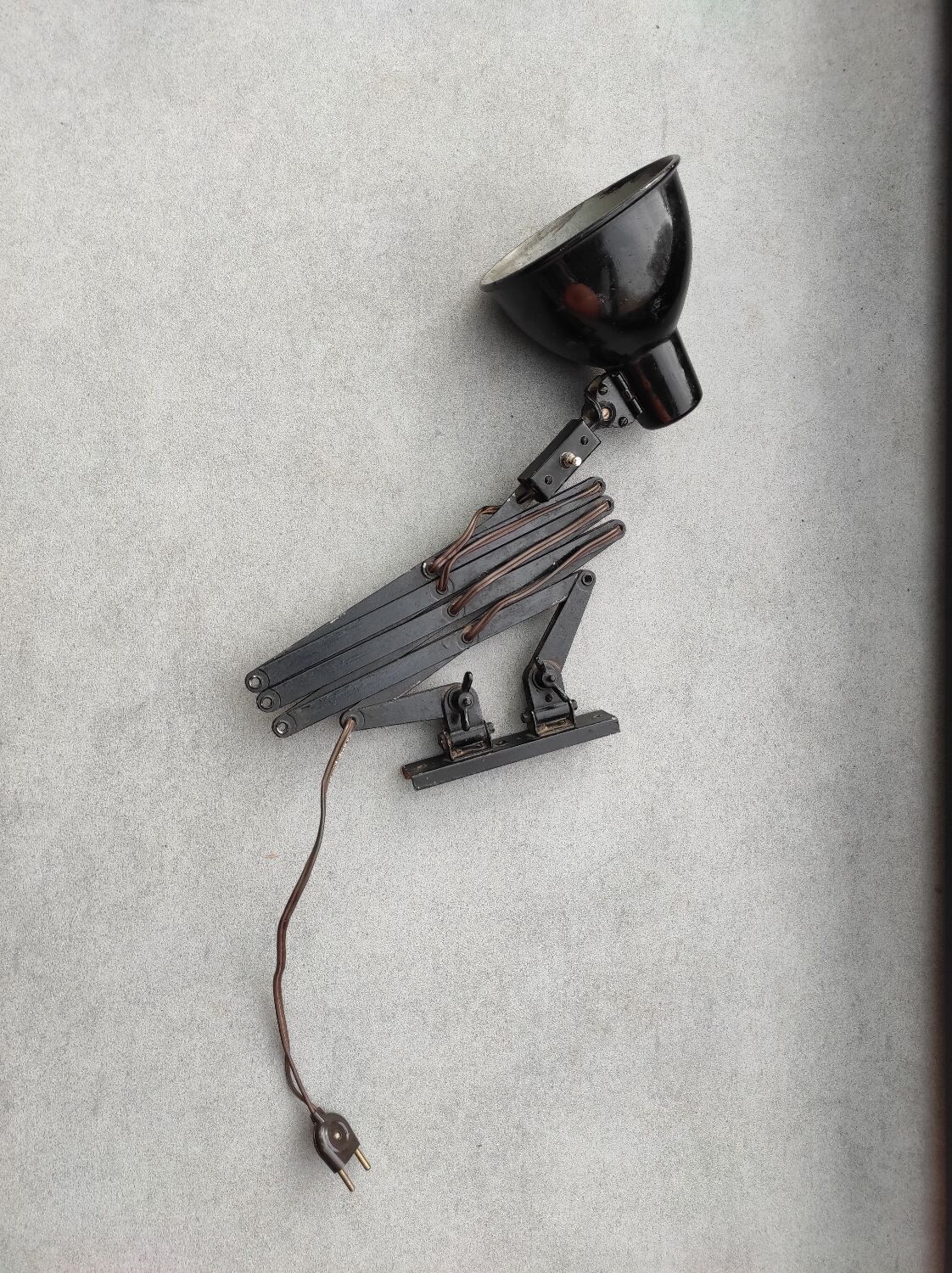 Accordion workshop lamp