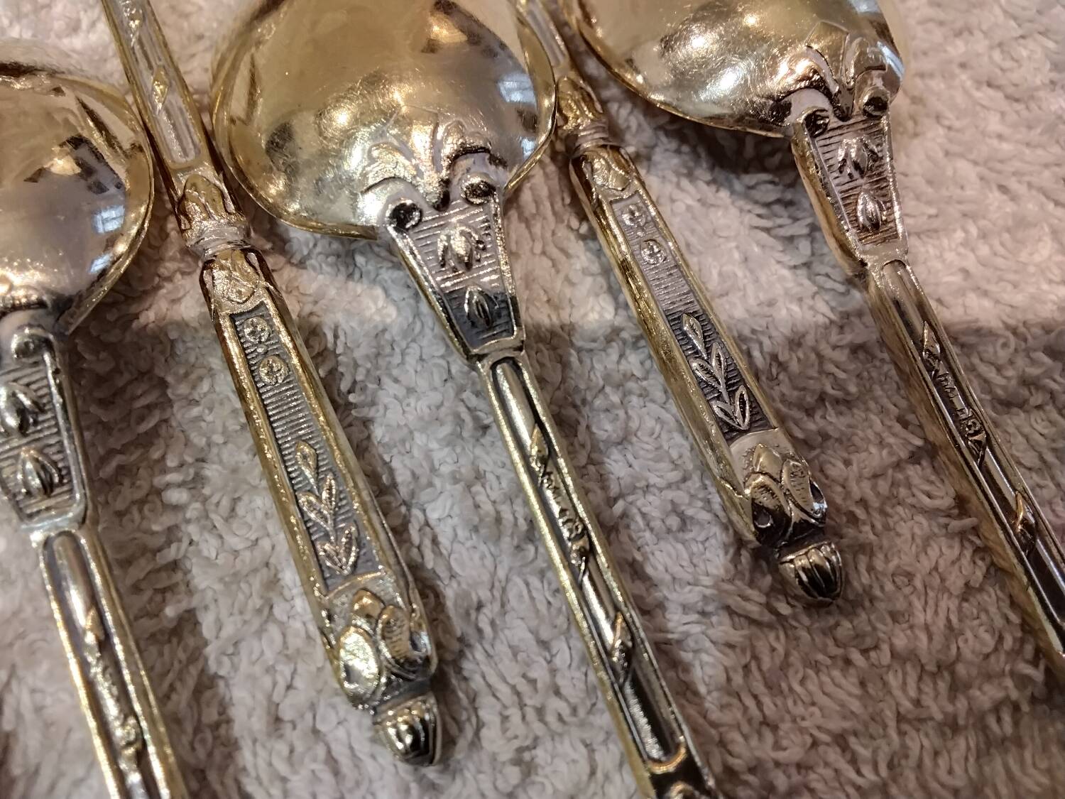 12 gold-plated metal moka spoons with Russian-style handles, 10.6 cm
