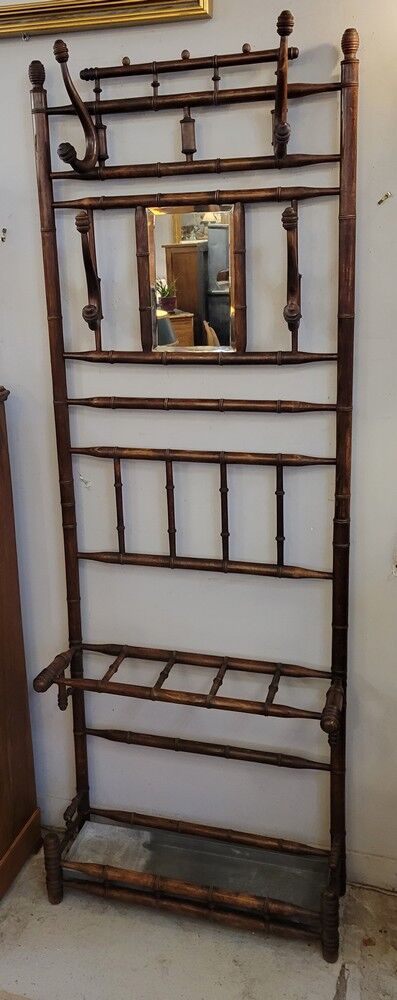 Wall-mounted coat rack