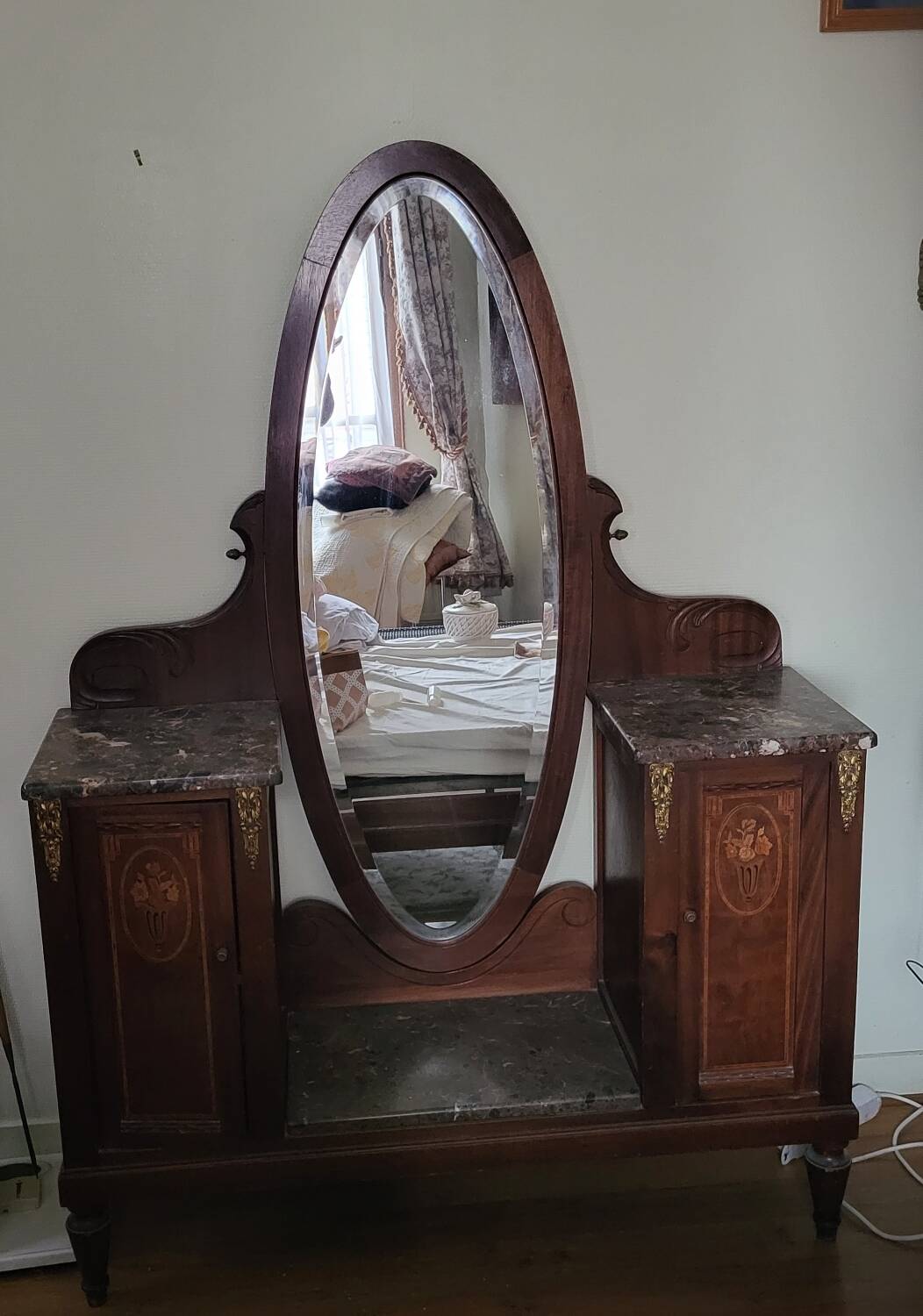 Neo-retro hairdresser