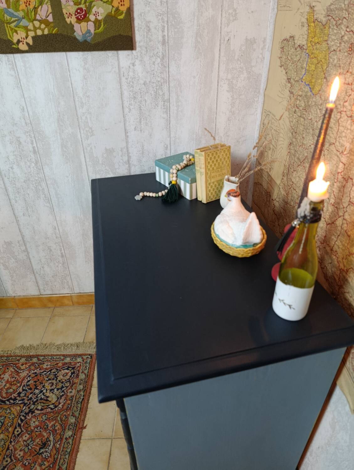 Chest of drawers with 5 drawers in solid dark wood and patinated blue.