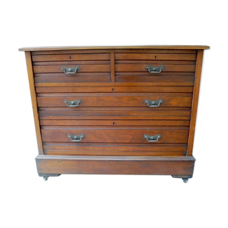 Former English dresser on wheels