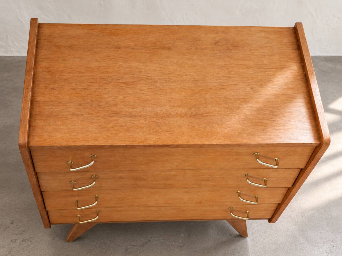 Vintage 1960s commode with tapered legs.