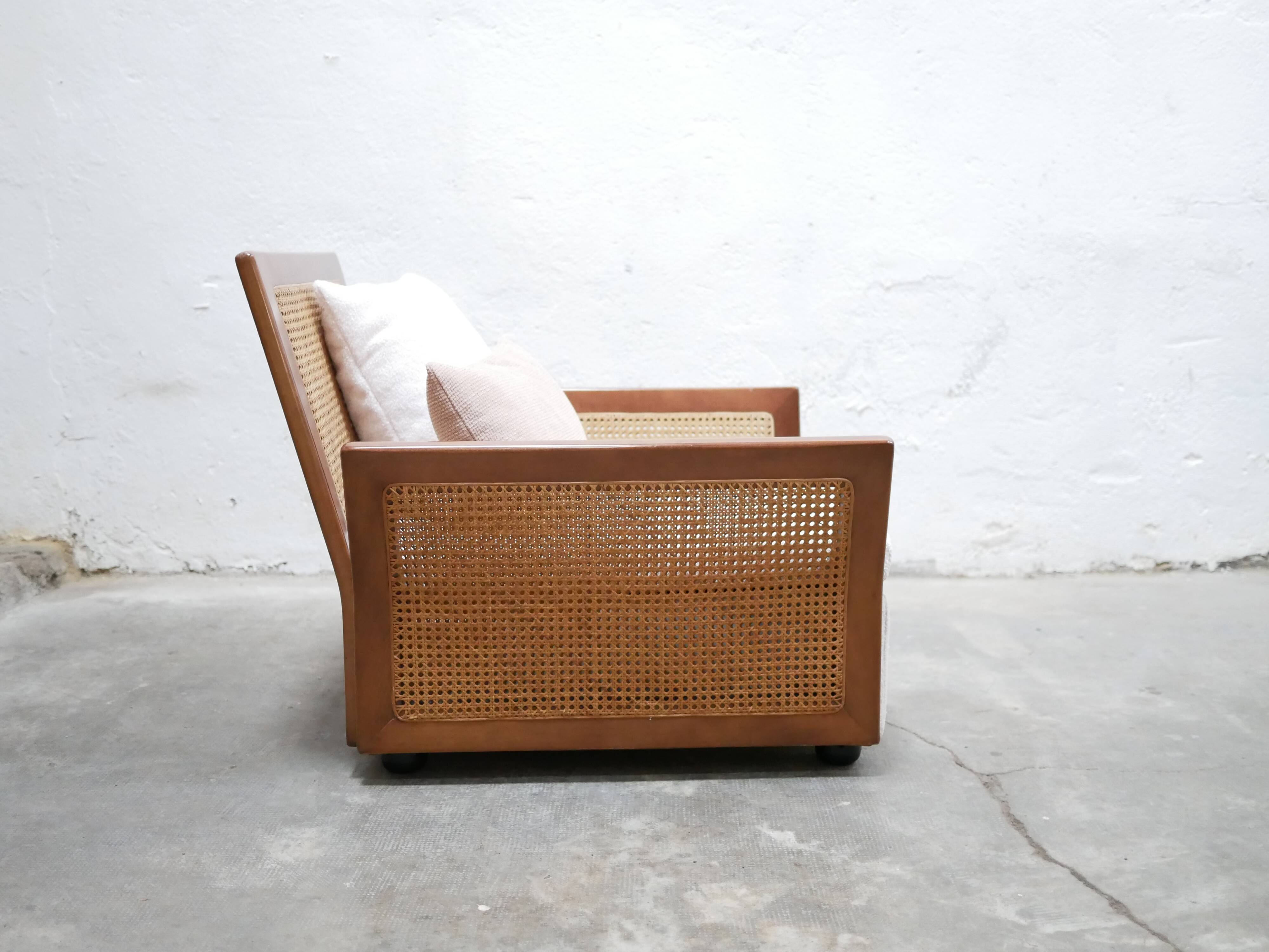 Fauteuil vintage en bois et cannage