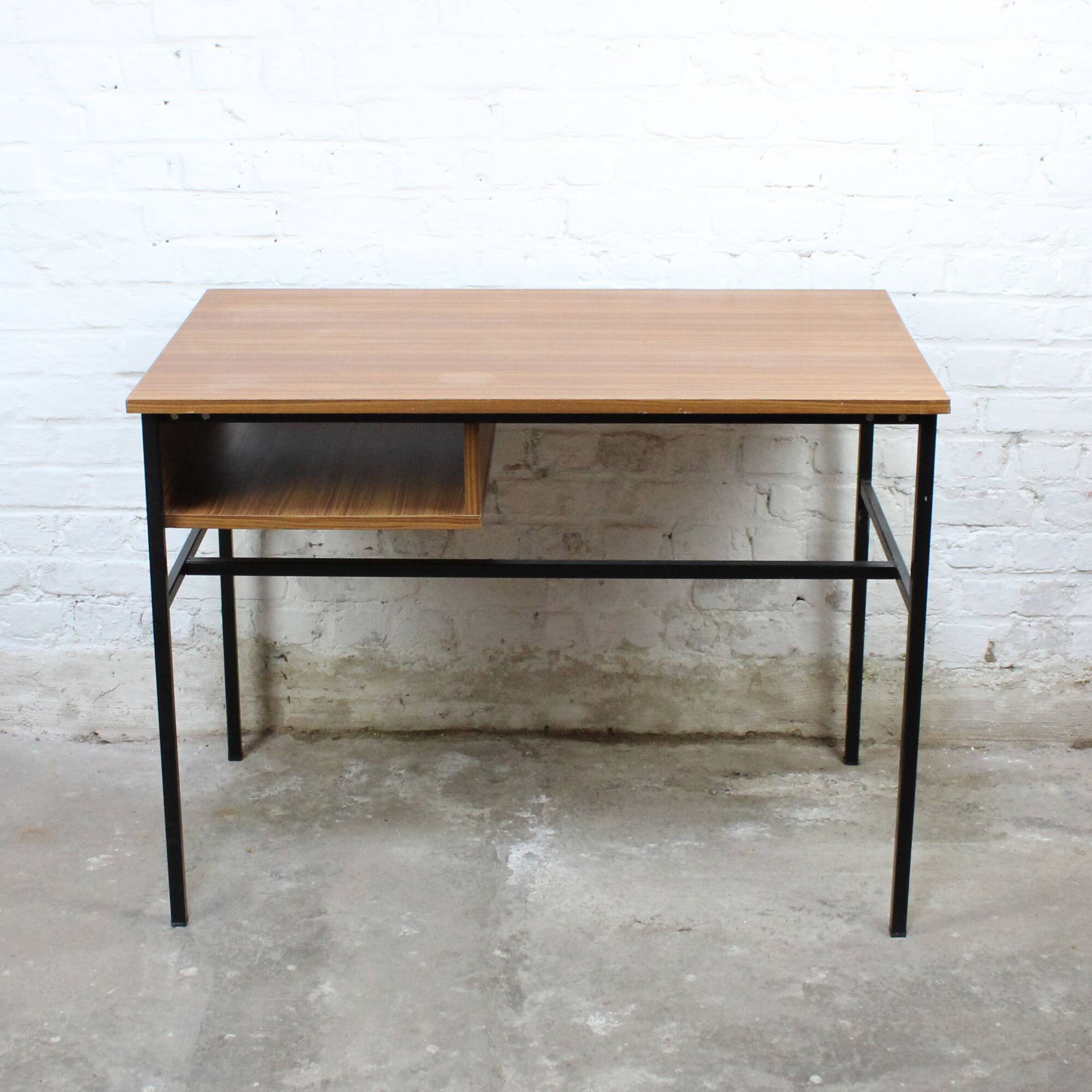 Bureau modèle "Junior" de Pierre Guariche pour Meurop 1965