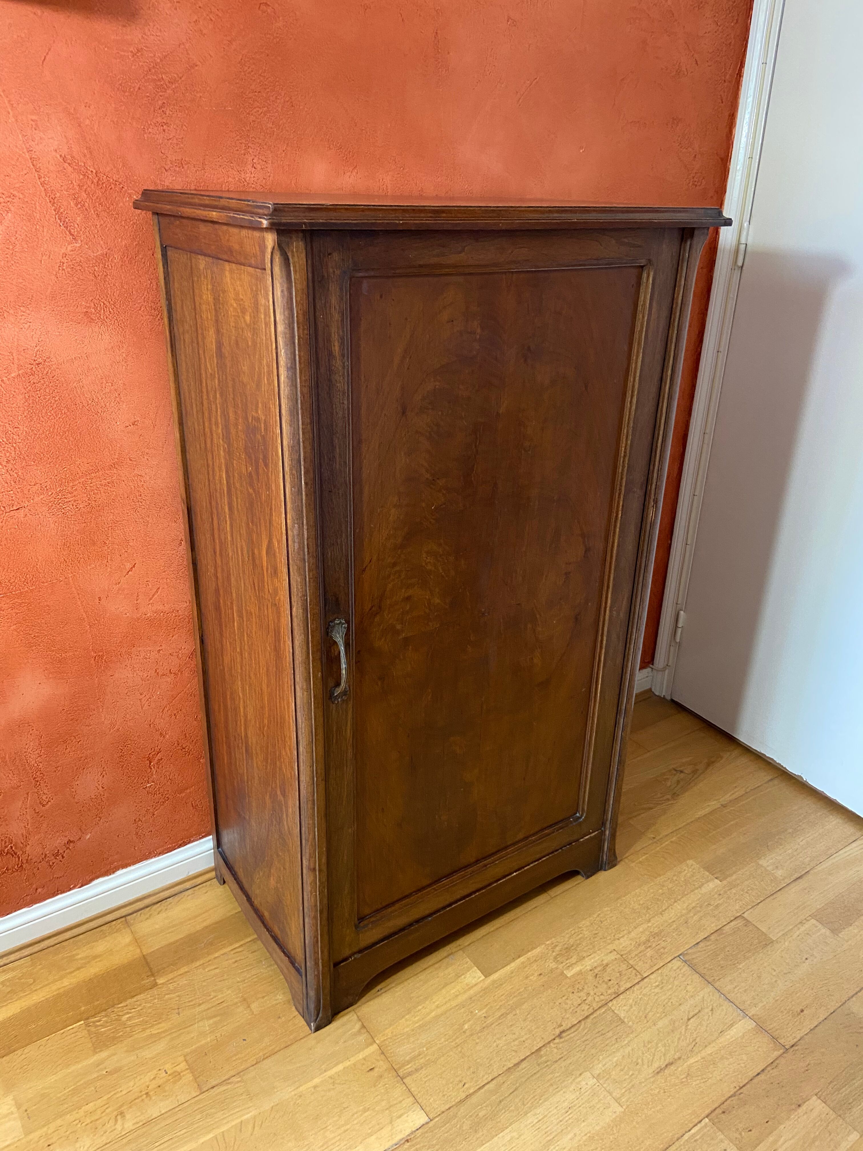 Small wardrobe buffet 1920