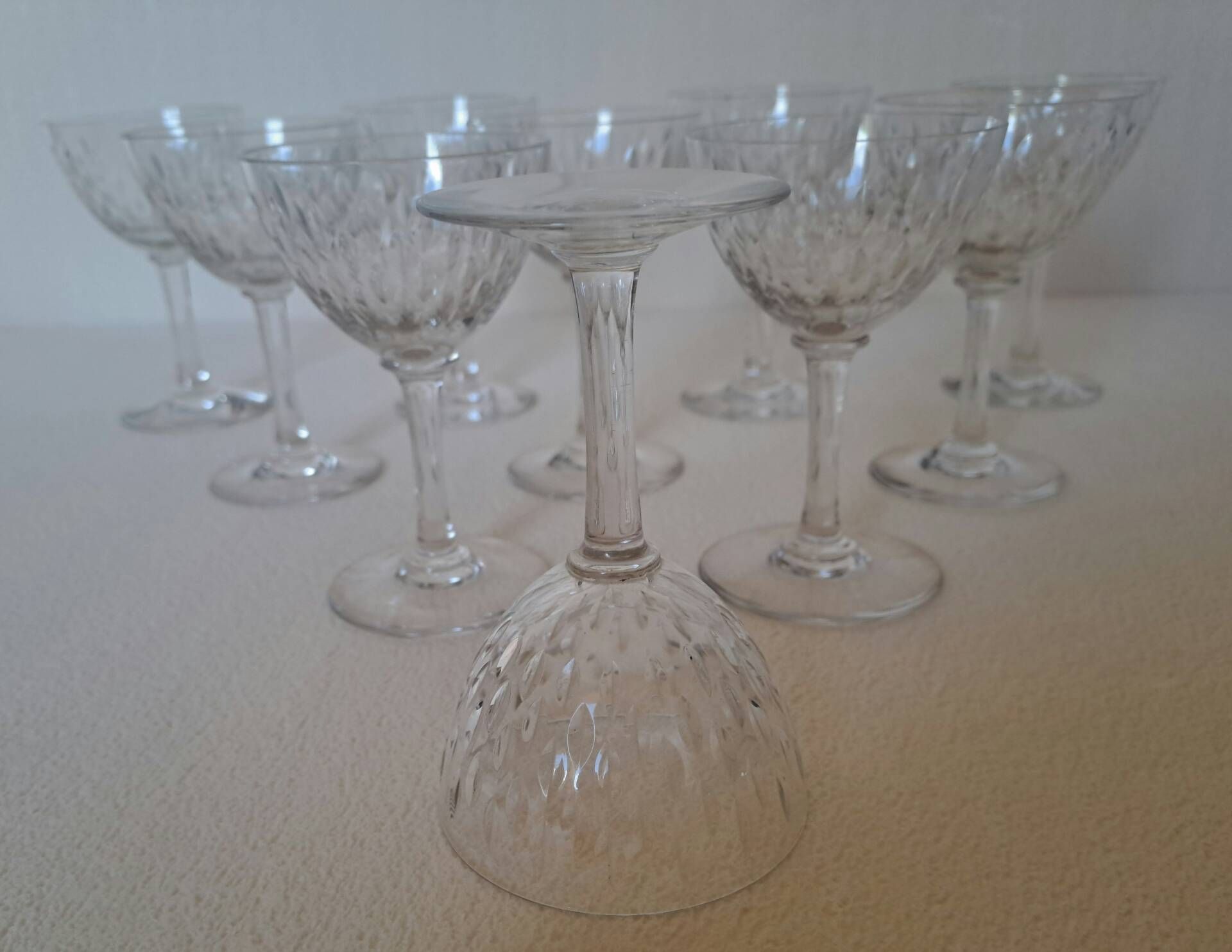 10 crystal Porto glasses from Baccarat, model Magenta Grain De Riz.