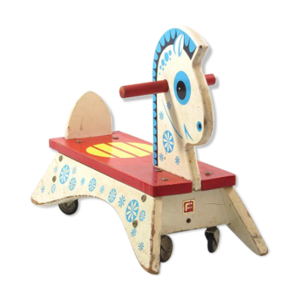 Cheval à roulette pour enfant