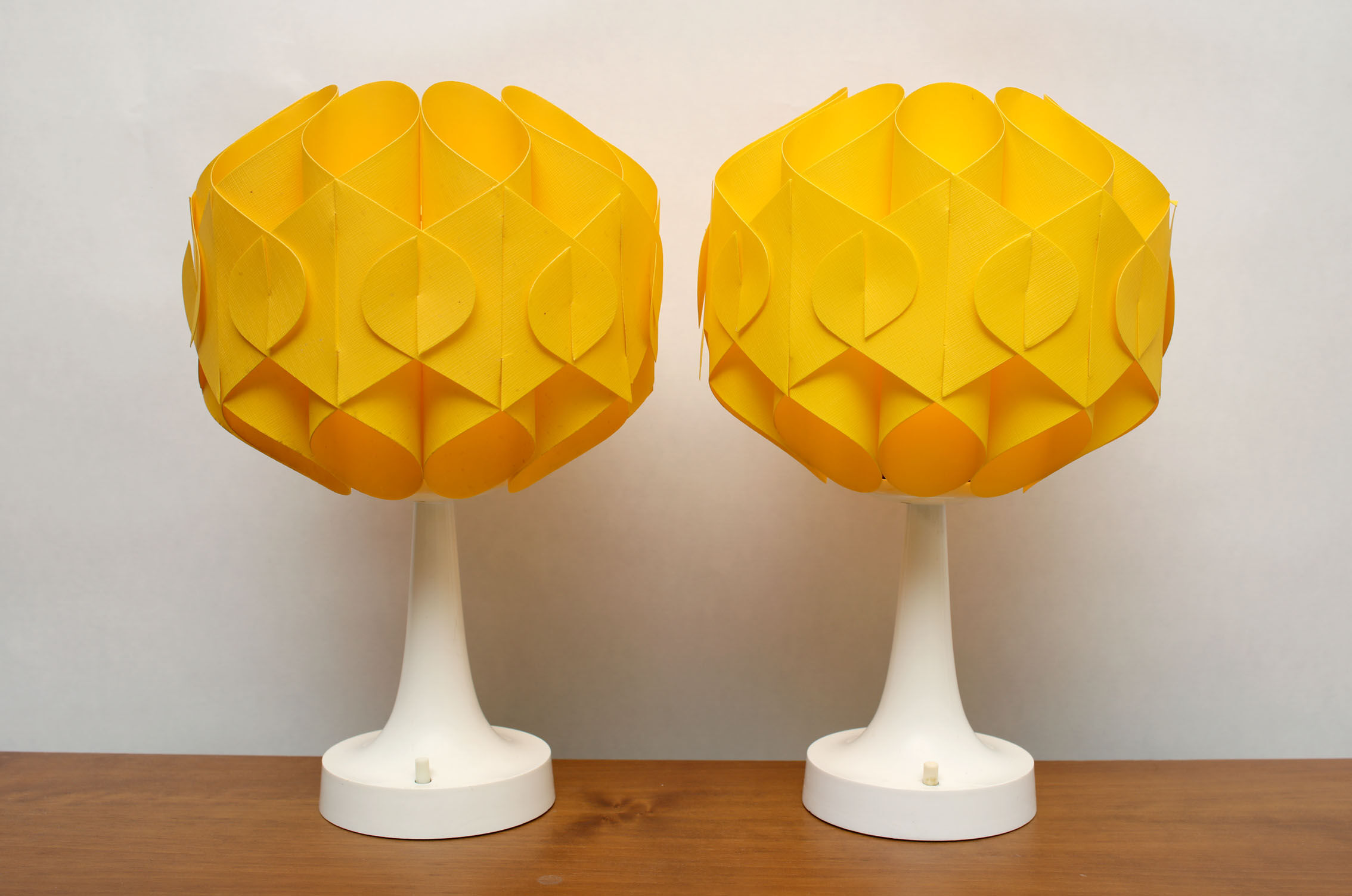 2 Tulip Tablelamps yellow 1970s