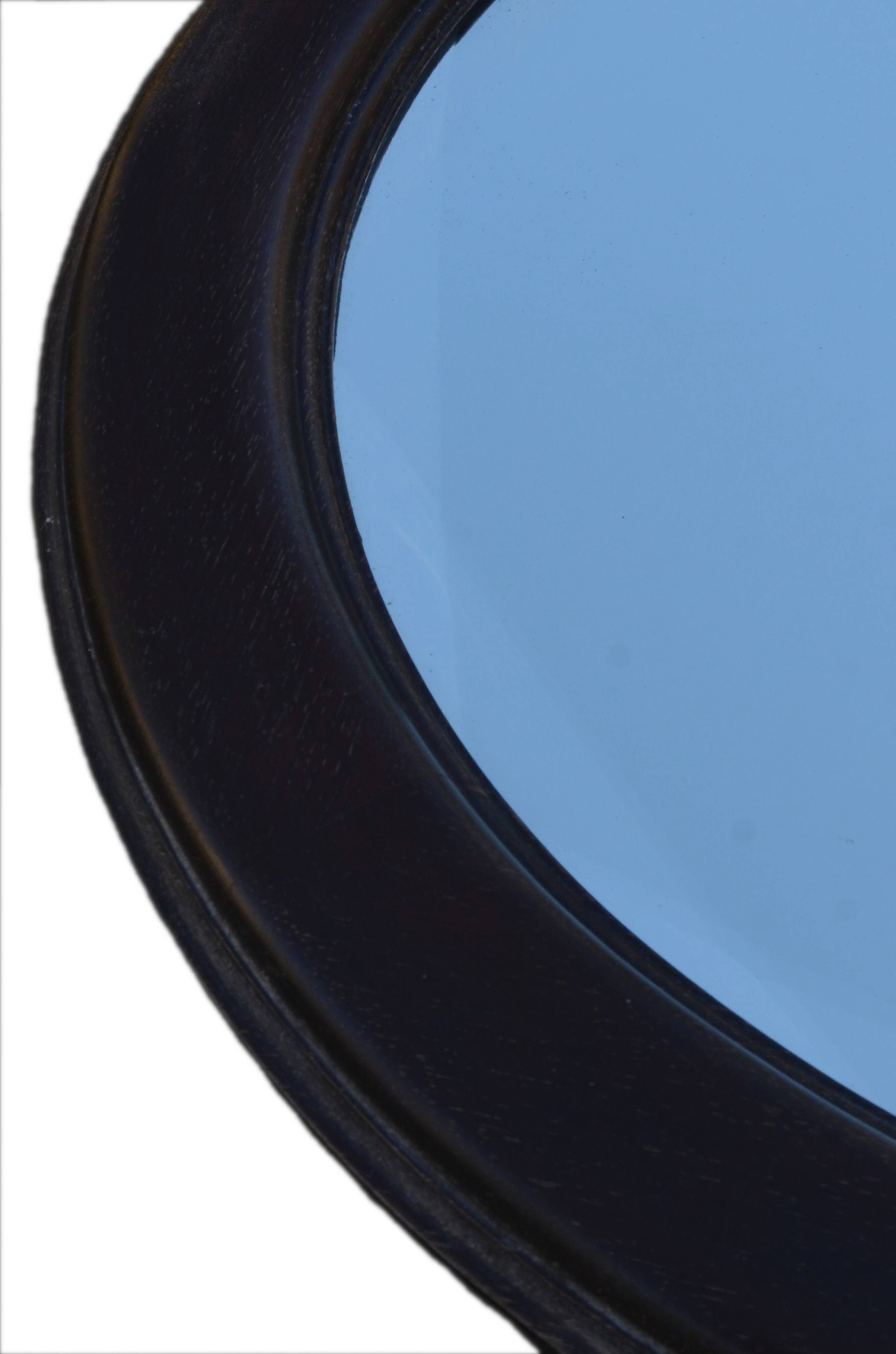 Round mirror in solid oak, bevelled, damaged, diameter 56cm.