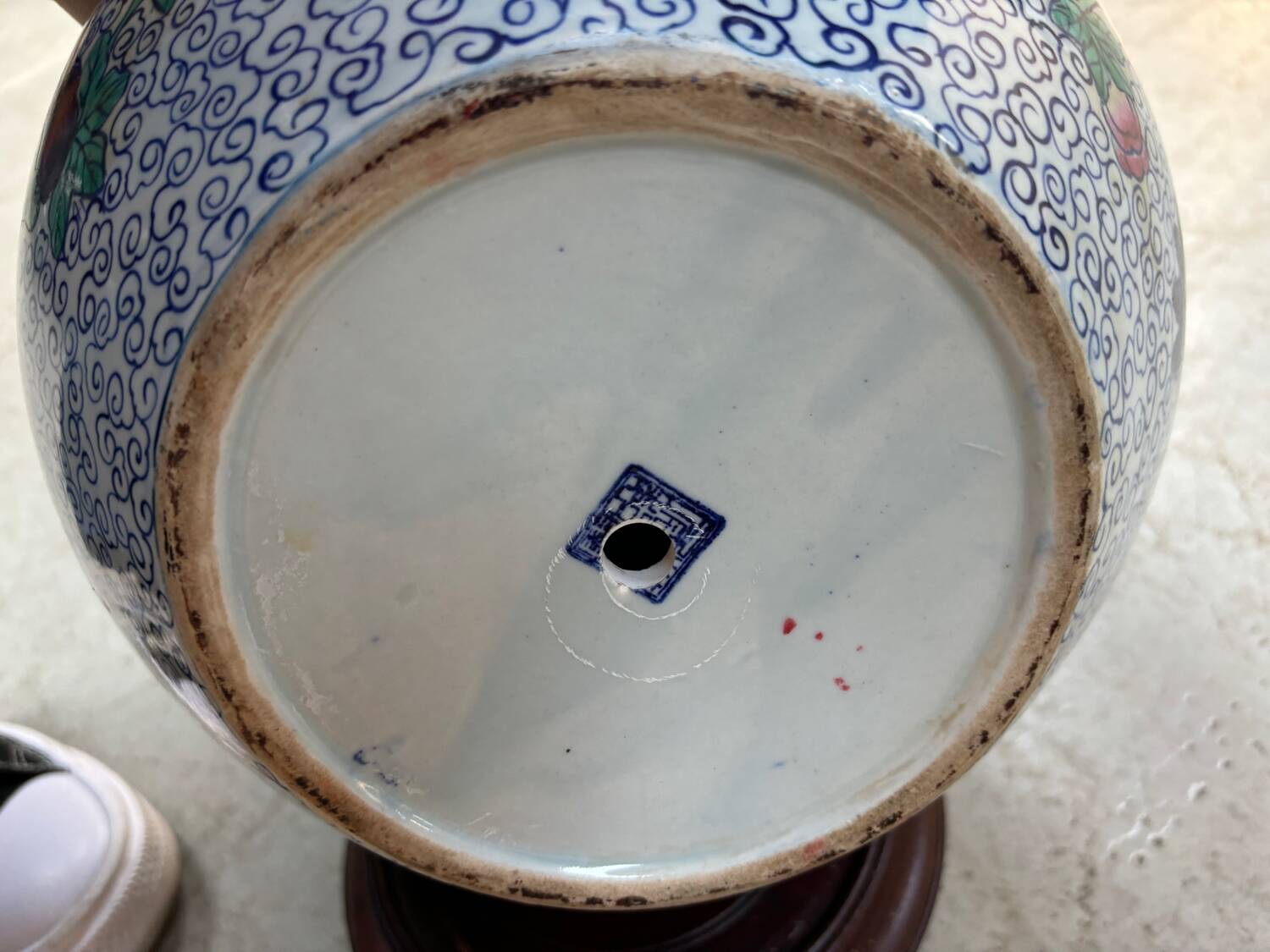 CHINA Polychrome porcelain vase decorated with butterflies Signed under the base 43cm