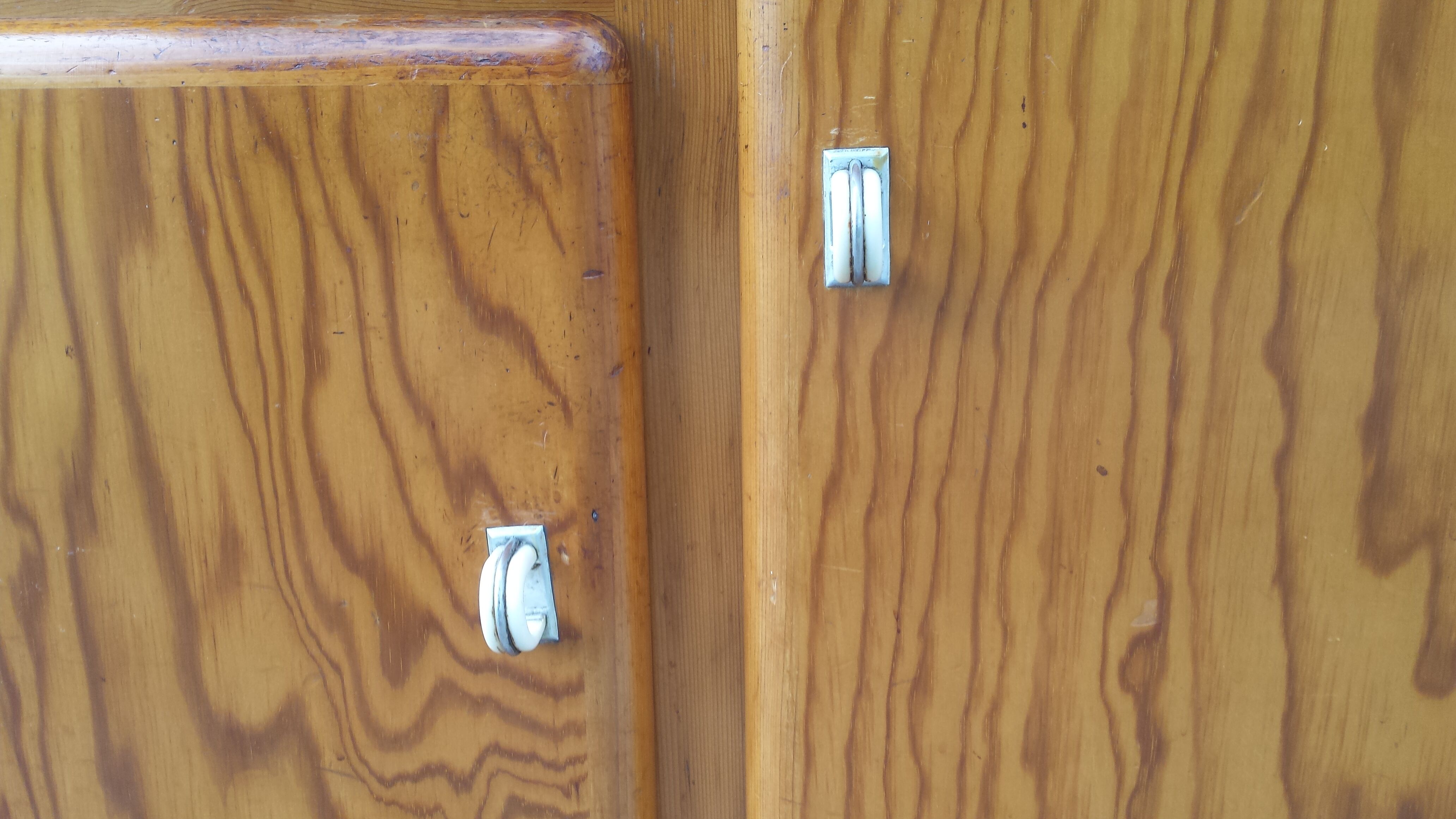 Honey-coloured mado buffet