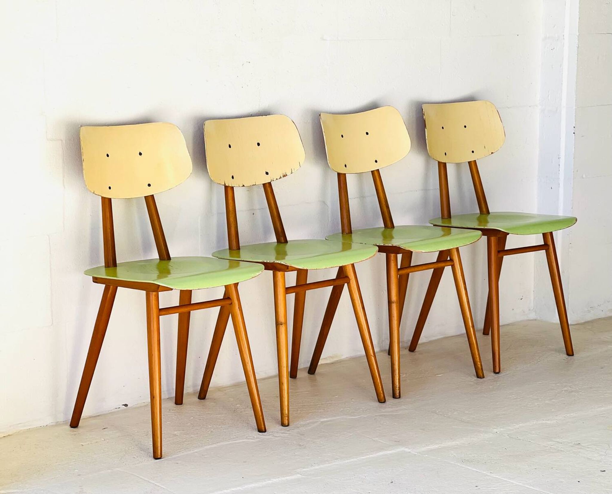 Chaises de salle à manger par TON, ensemble de 4