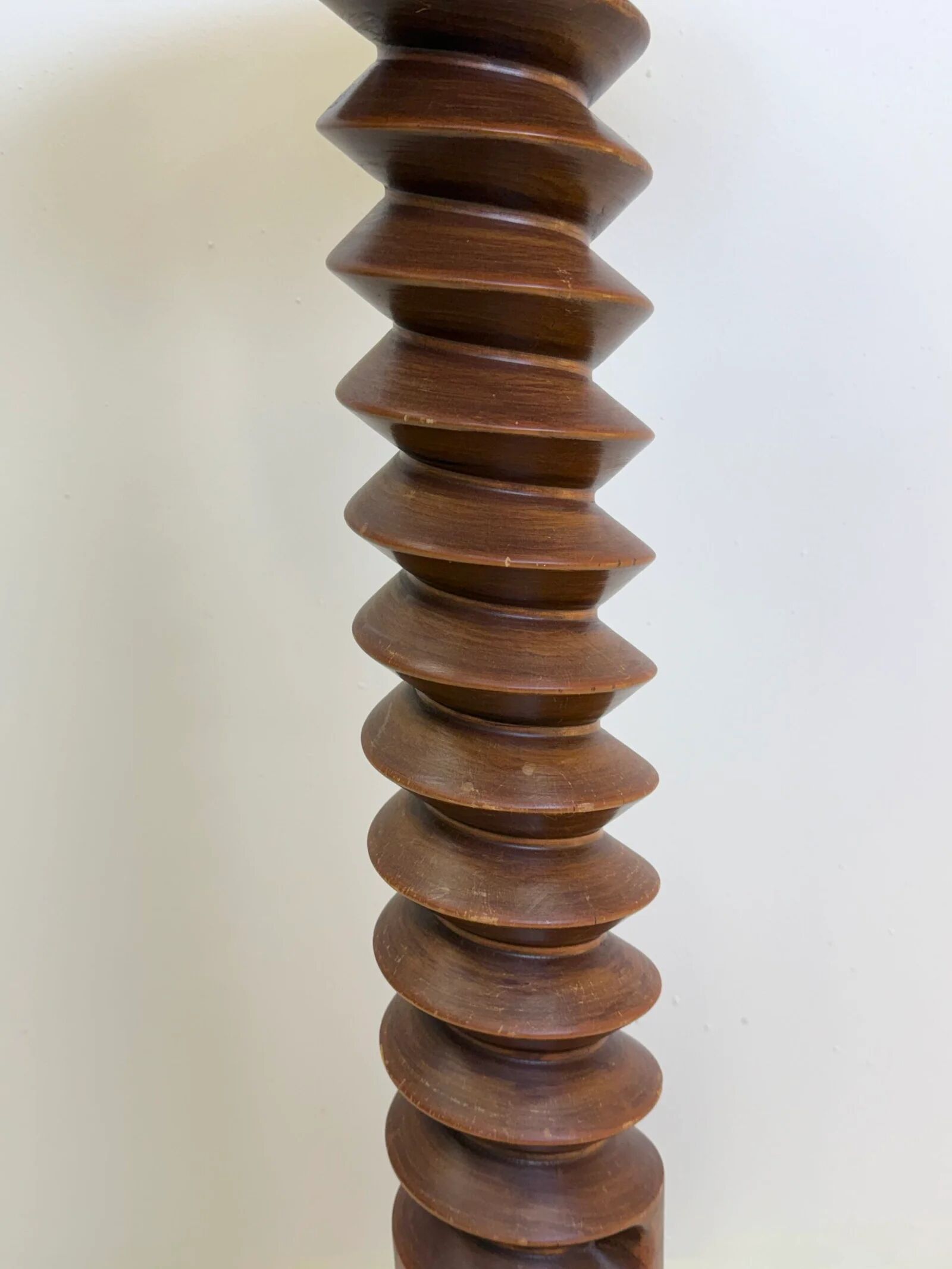 Large twisted column — 1940–1970