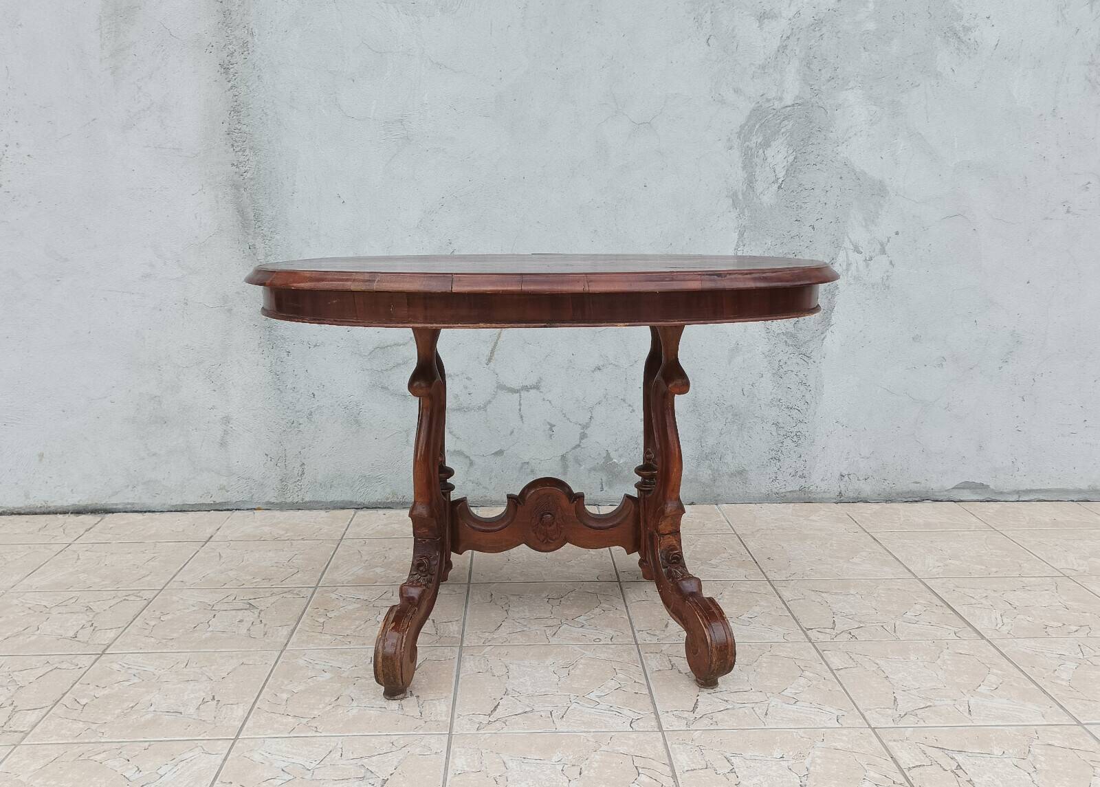 Napoleon III guéridon table in walnut