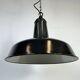 Lampe à suspension industrielle en émail gris foncé français, années 1960