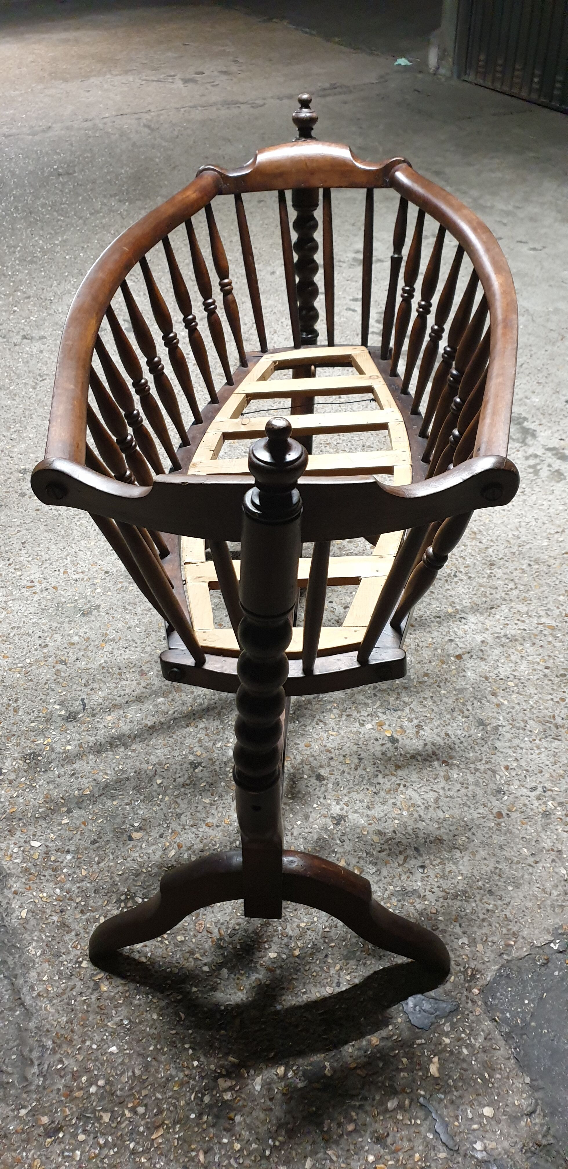 Massive beech cradle crafted XXth