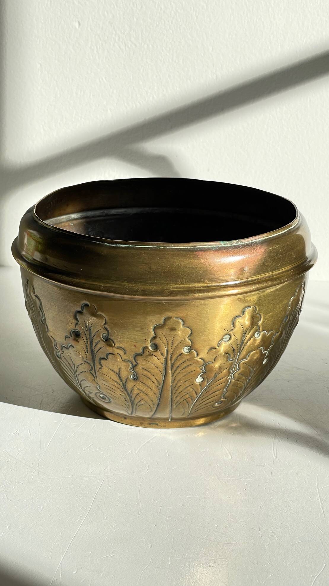 Art nouveau floral decor planter