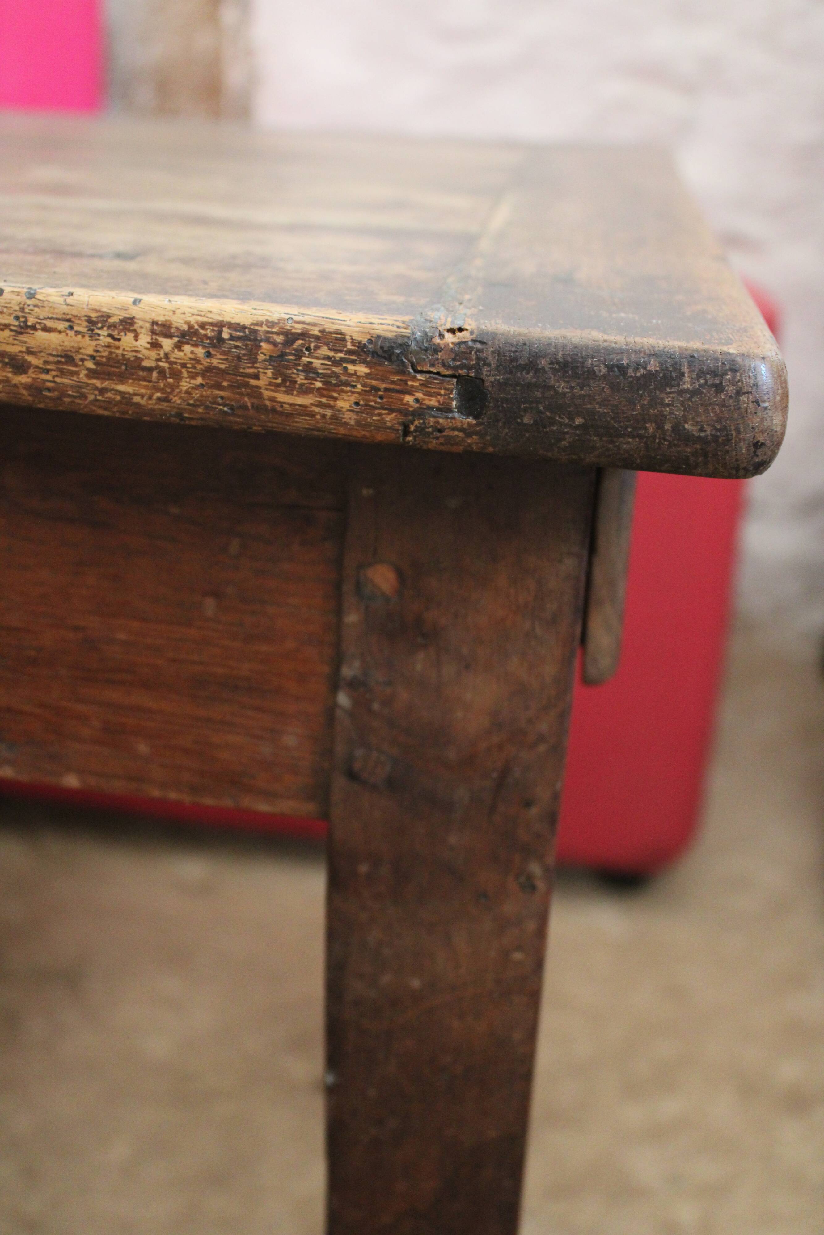 Oak farm table with 2 drawers