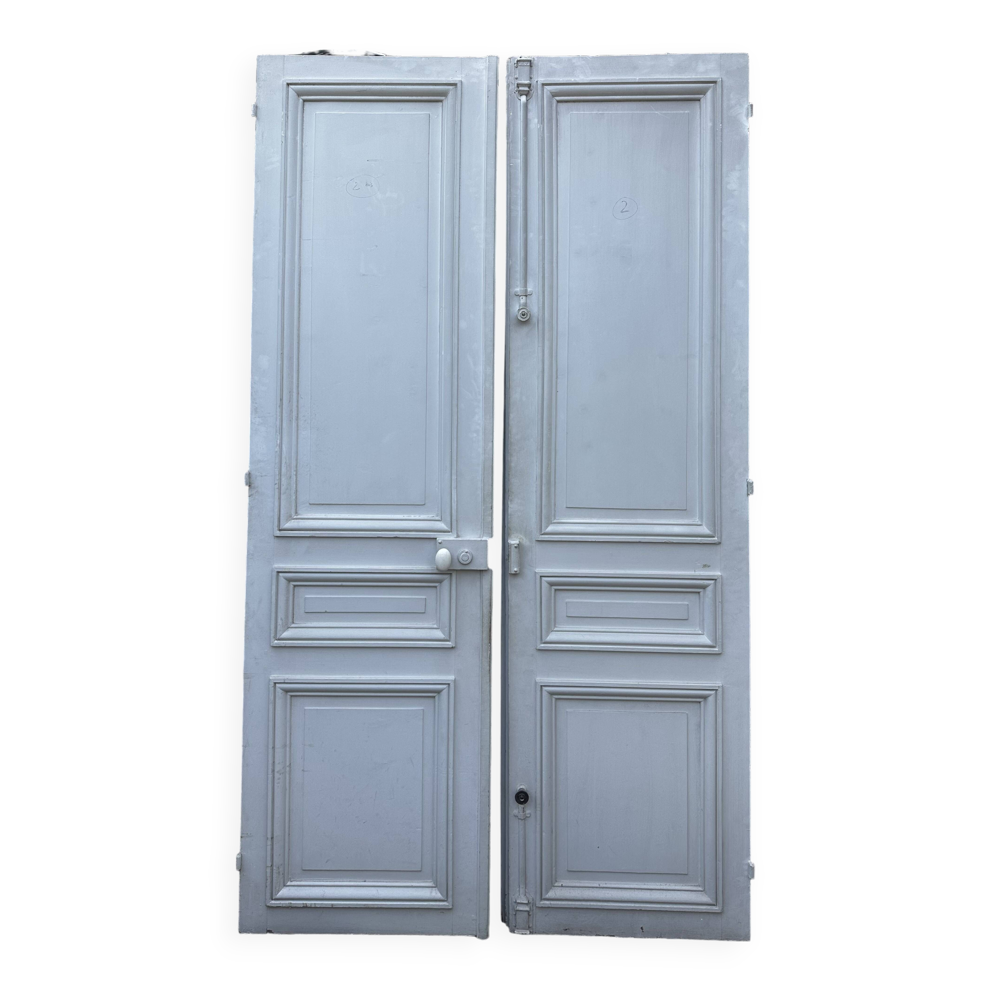 Old double door from 1890 in solid wood