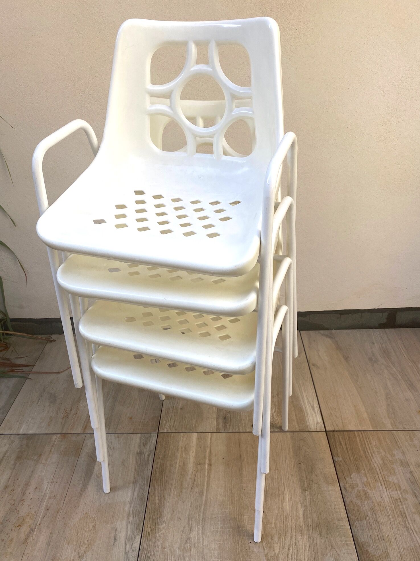 Lot de 4 fauteuils empilables années 60-70 en métal et plastique jardin
