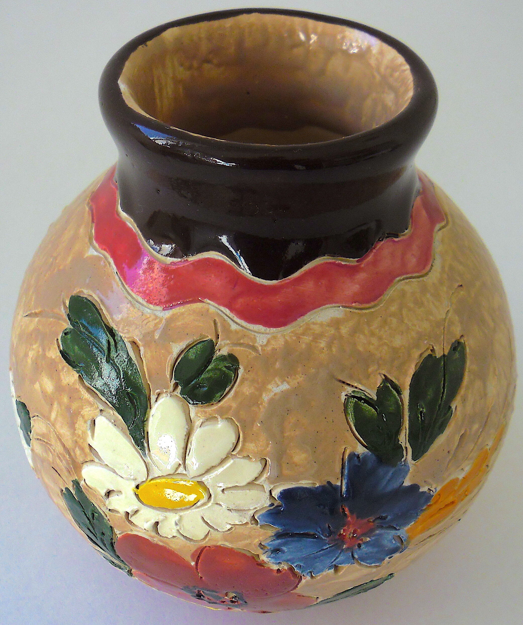 Terracotta vase incised by Jean Clergue in Vallauris