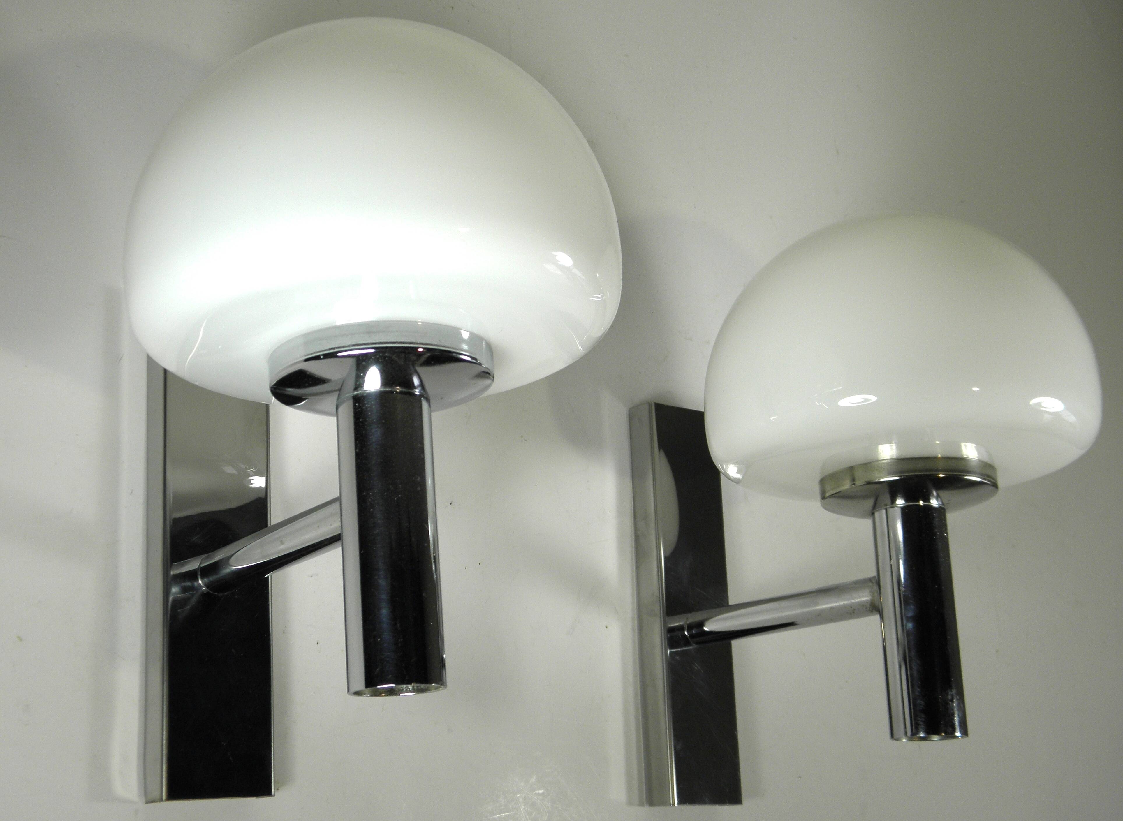 Paire d'appliques chrome et verre années 70