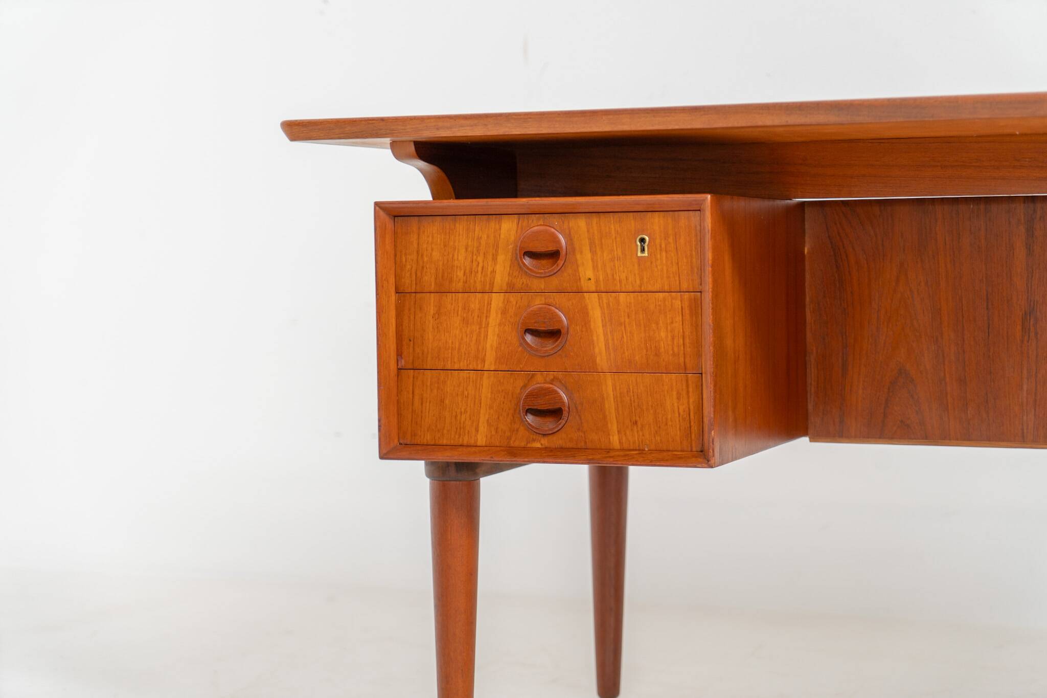 Large writing desk