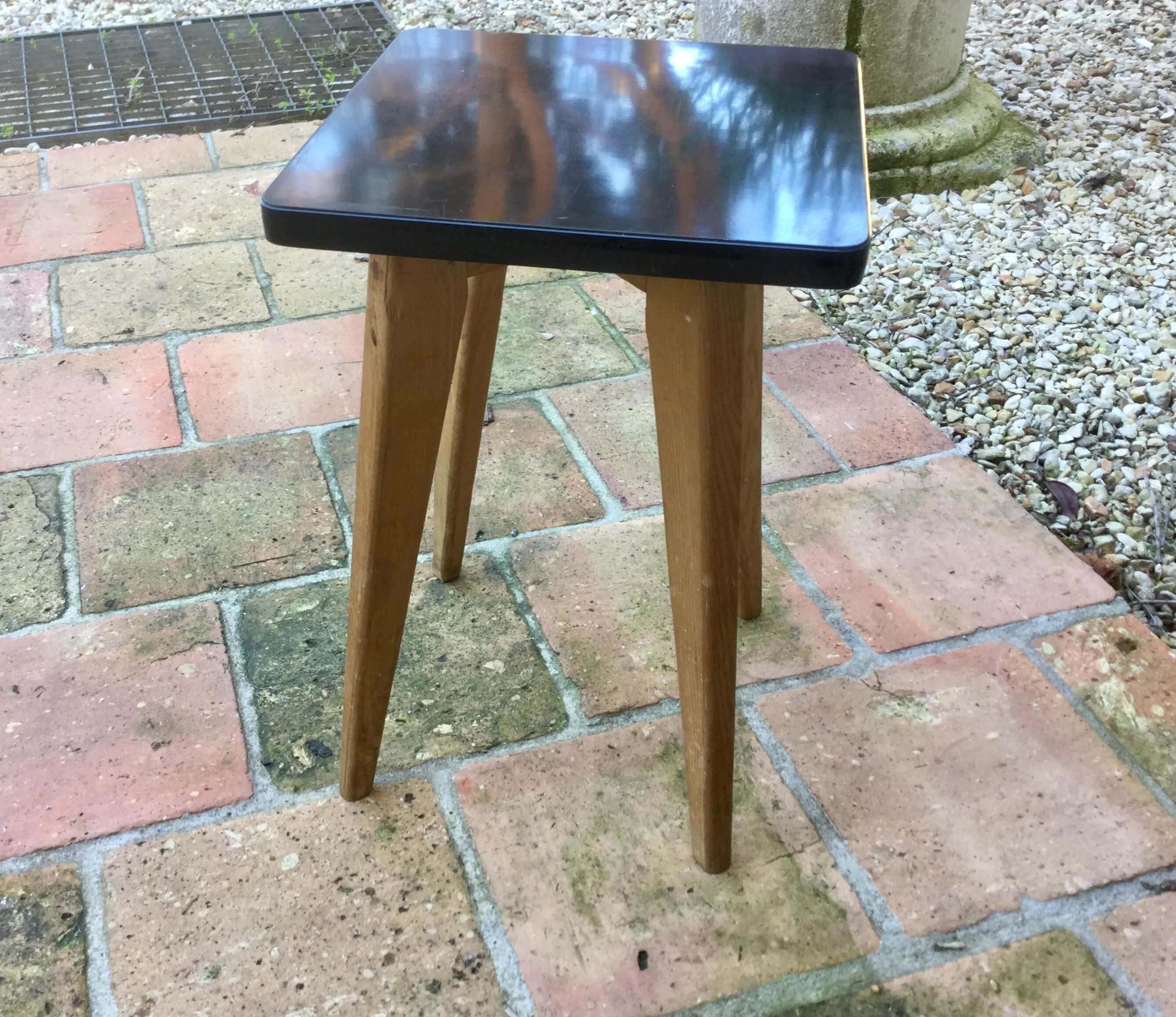 Black Formica 60-year-round tabouret