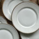 Service en porcelaine blanche et liseré doré