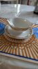 Saucière en porcelaine blanche et dorée