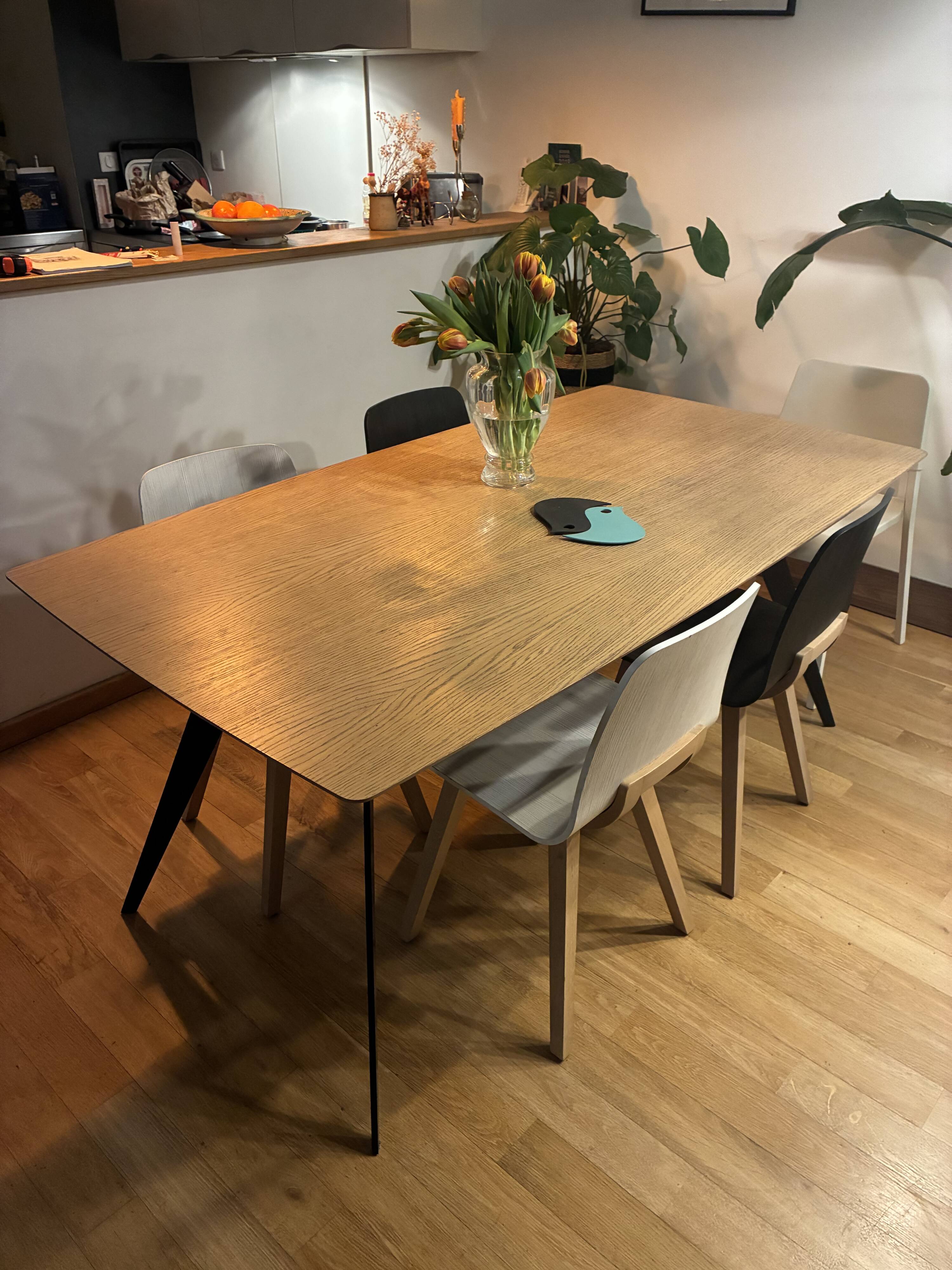 Table Aise / brand Treku