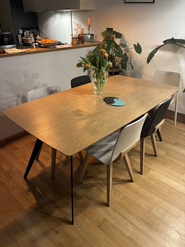 Table Aise / marque Treku