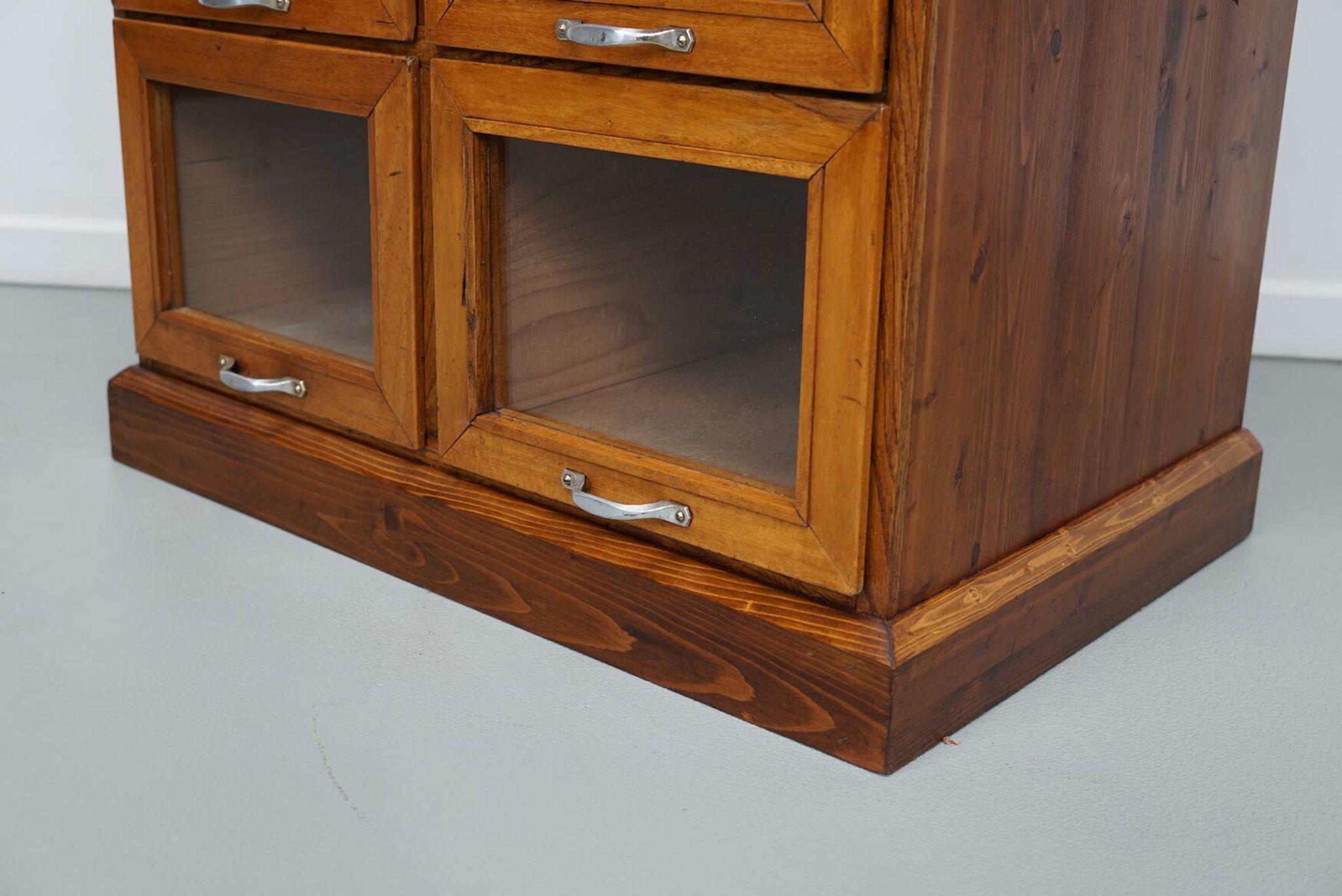 Meuble/Vitrine de Mercerie Vintage en Hêtre et Pin, Pays-Bas, 1950s