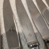 12 silver-plated metal table knives by Christofle Albatros, 24.7 cm.