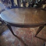 Extendable oval table