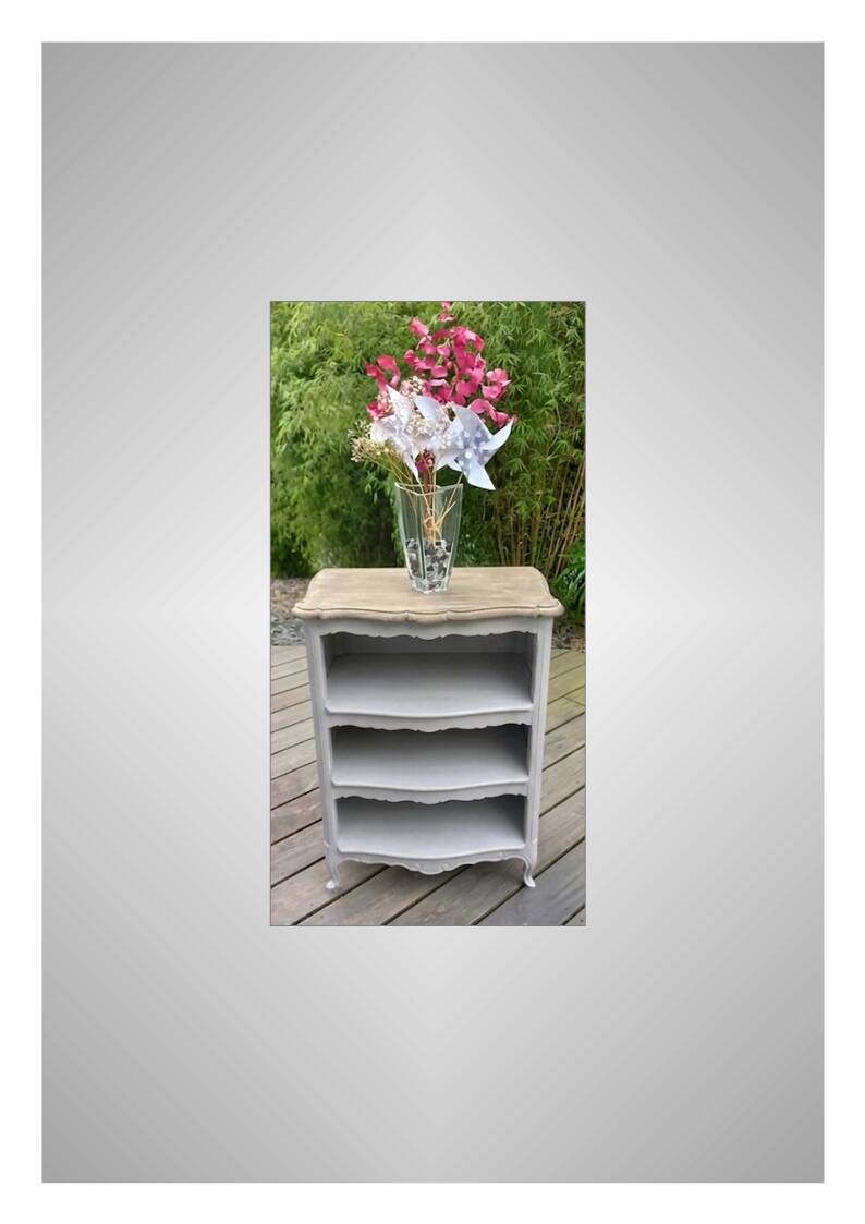 Light grey ancient bibus