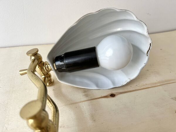 Lampe de bureau ''coquillage'' en laiton, années 50