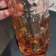 Vase en verre rose