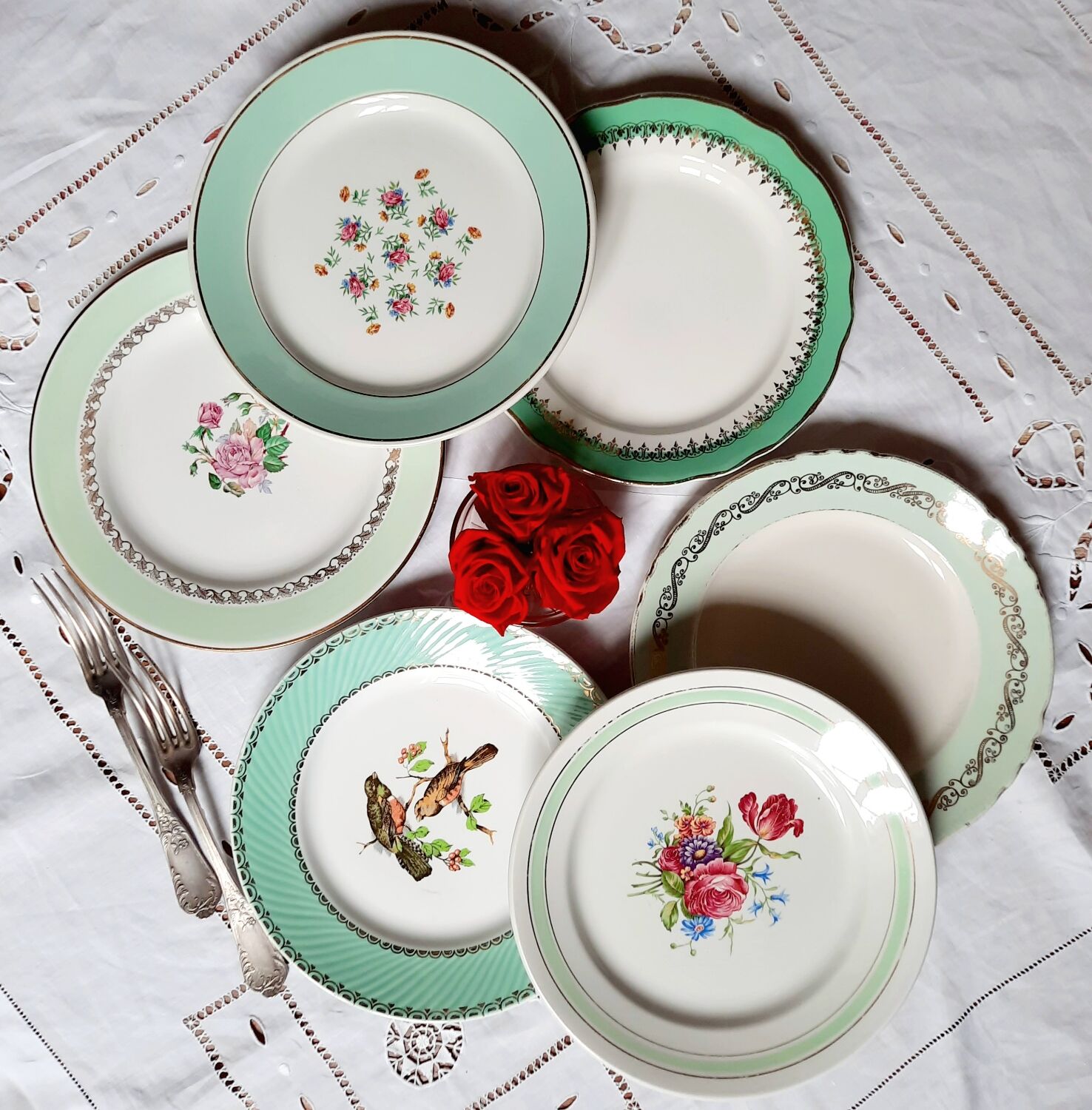 Flat earthenware plates