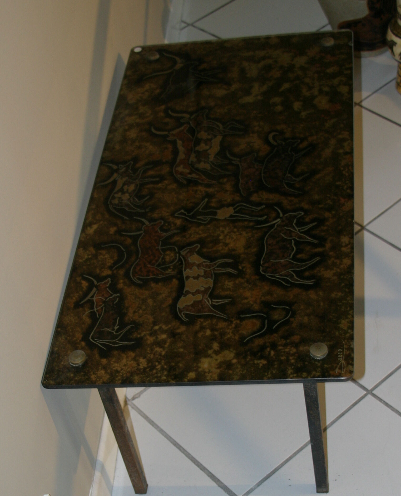 Metal coffee table with layered glass tray