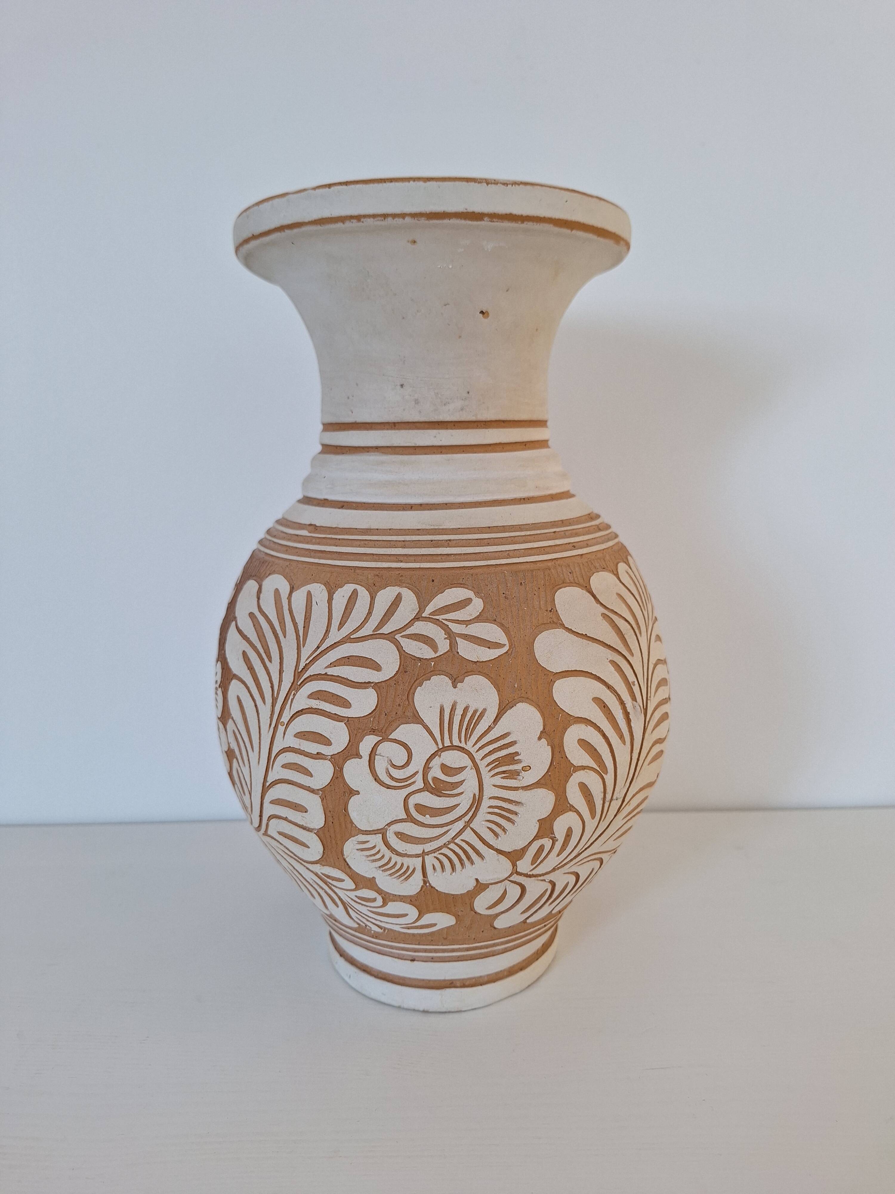 Vase / Poterie d'art artisanal crème et beige