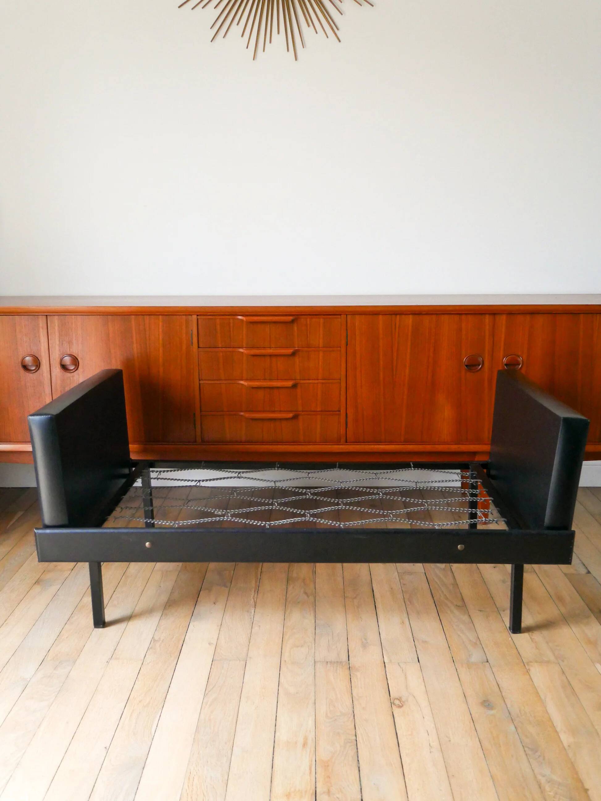 Day Bed sofa in skai, red mottled fabric and black metal 1950