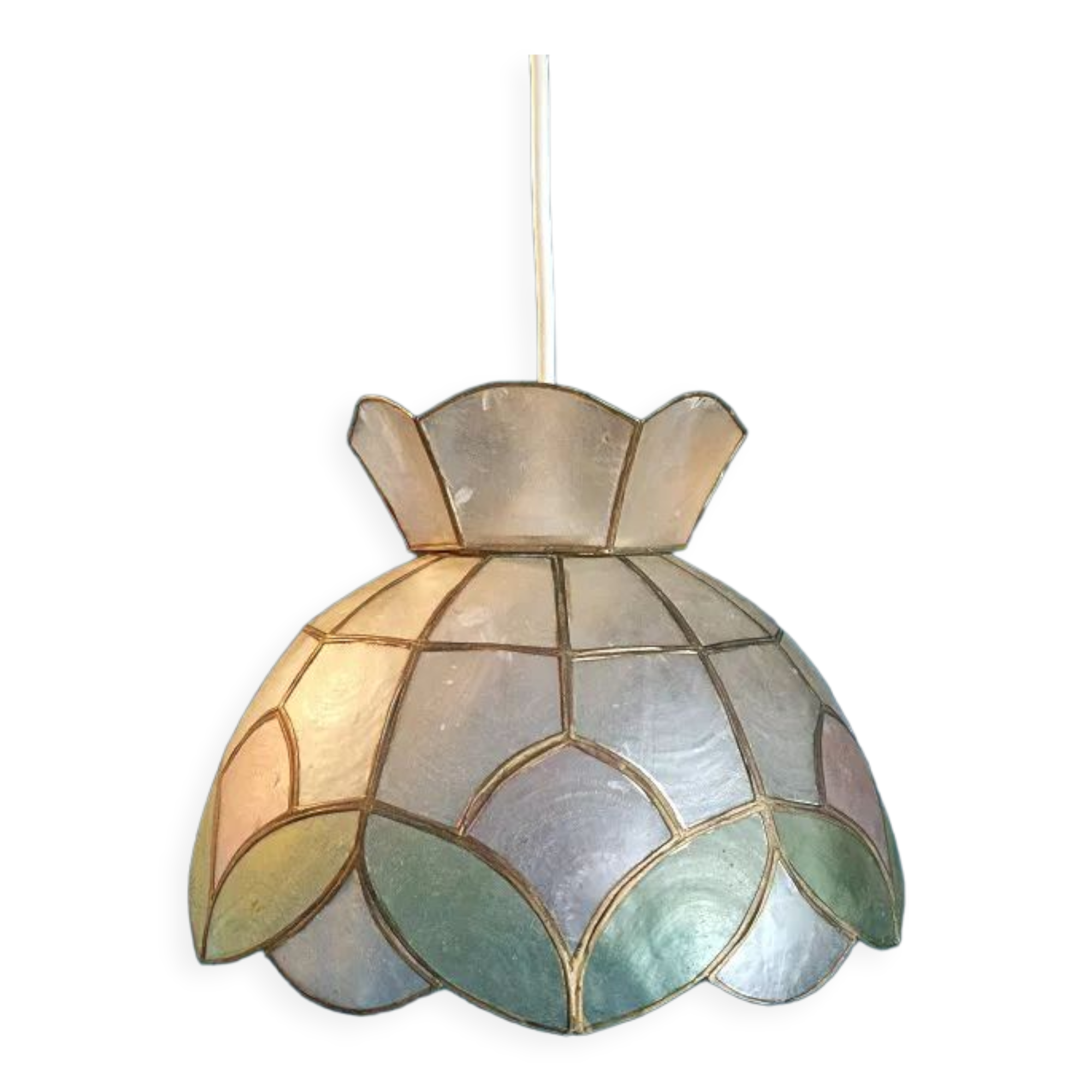 Mother-of-pearl pendant lamp