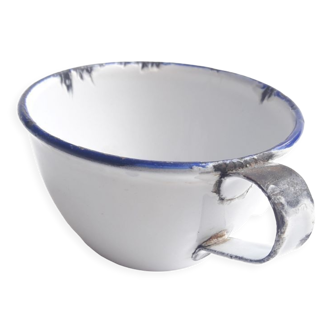 Tasse émail blanc bleu