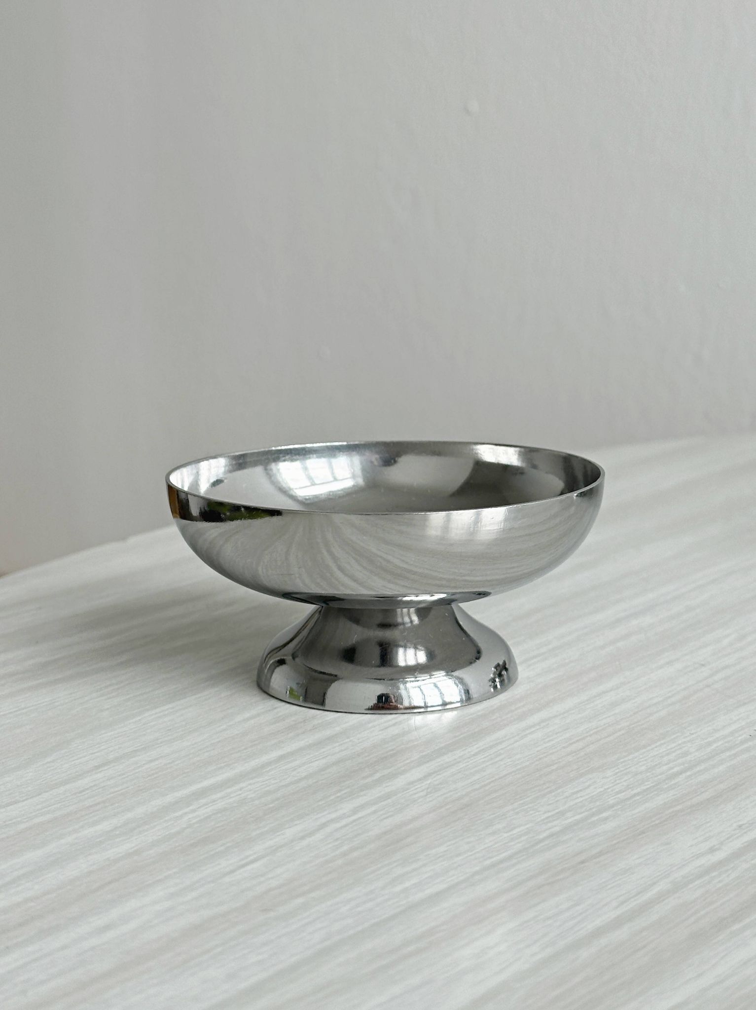 Set of 6 vintage stainless steel bowls.