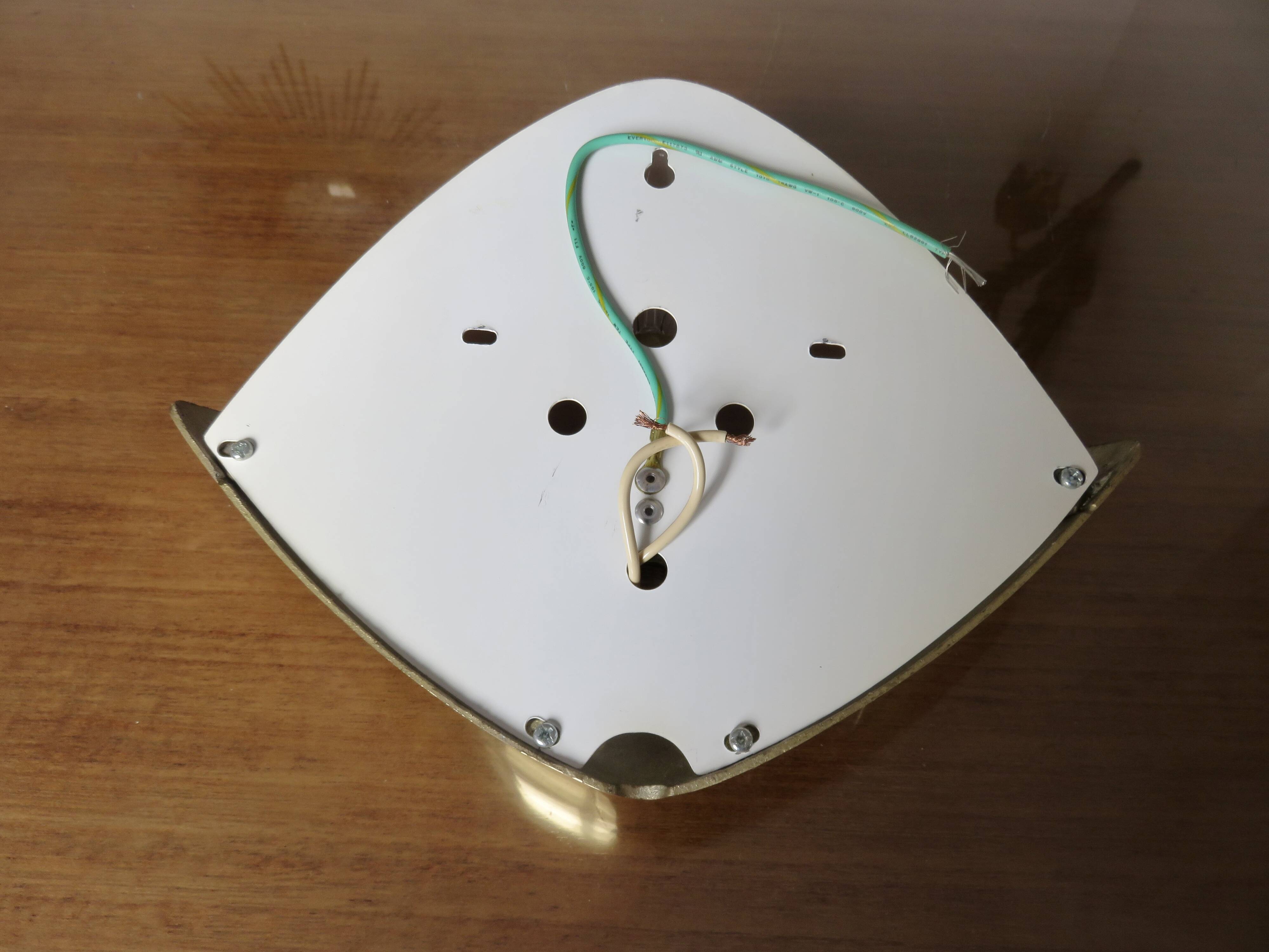 “Shell” wall lamp in gilded brass and frosted glass 1970