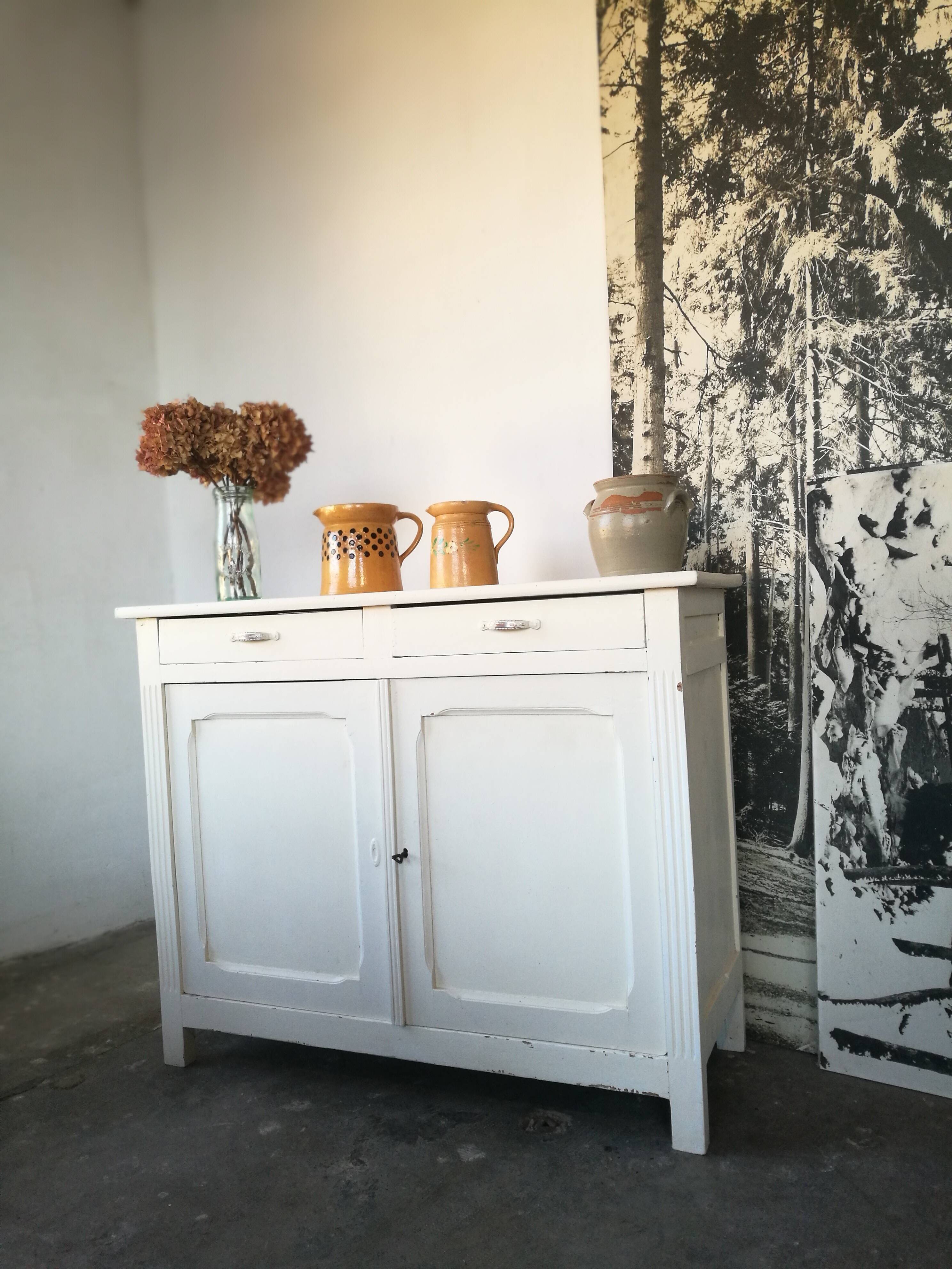 White parisian buffet