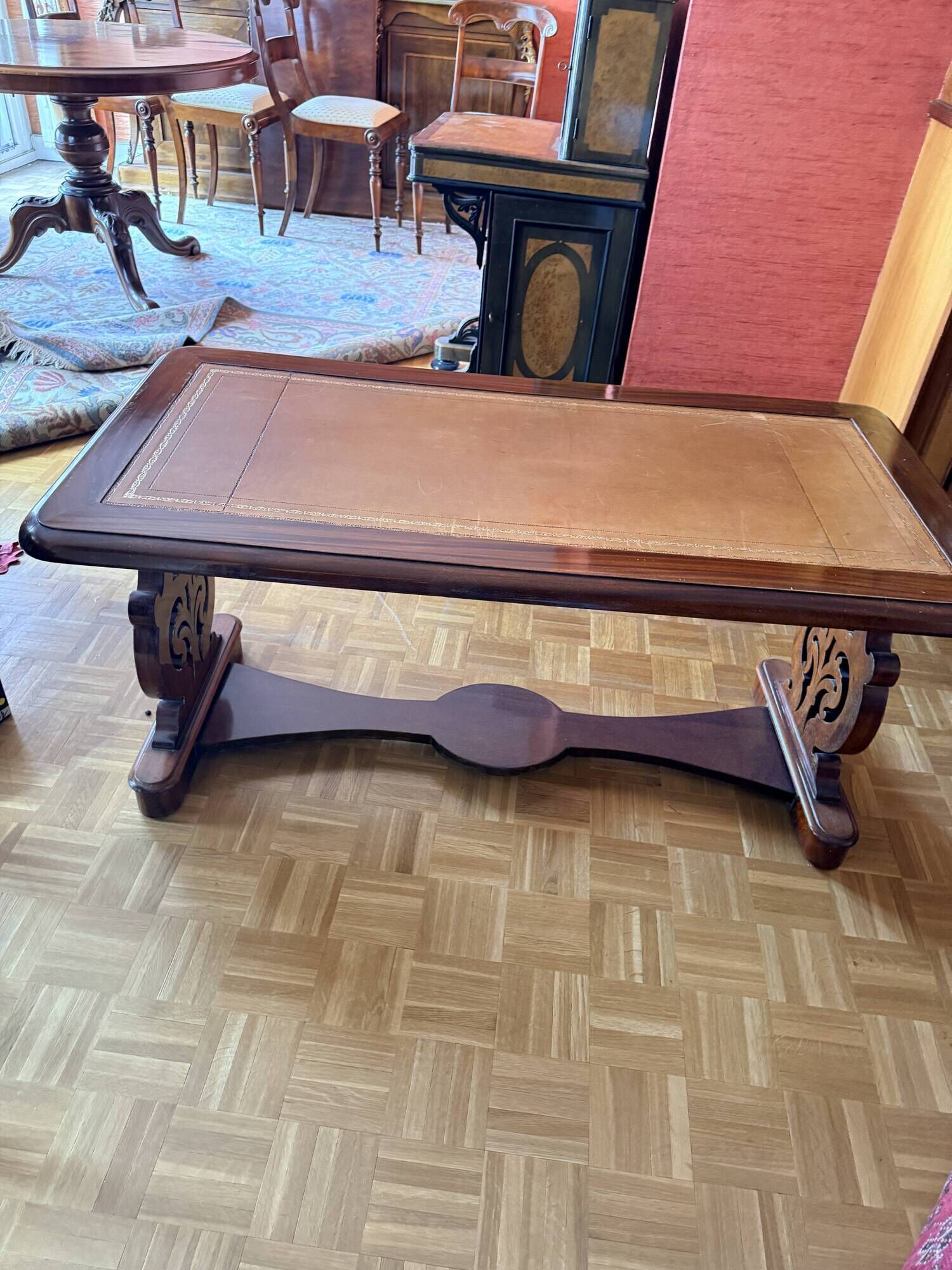 English coffee table in mahogany – Victorian legs circa 1880 – provenance